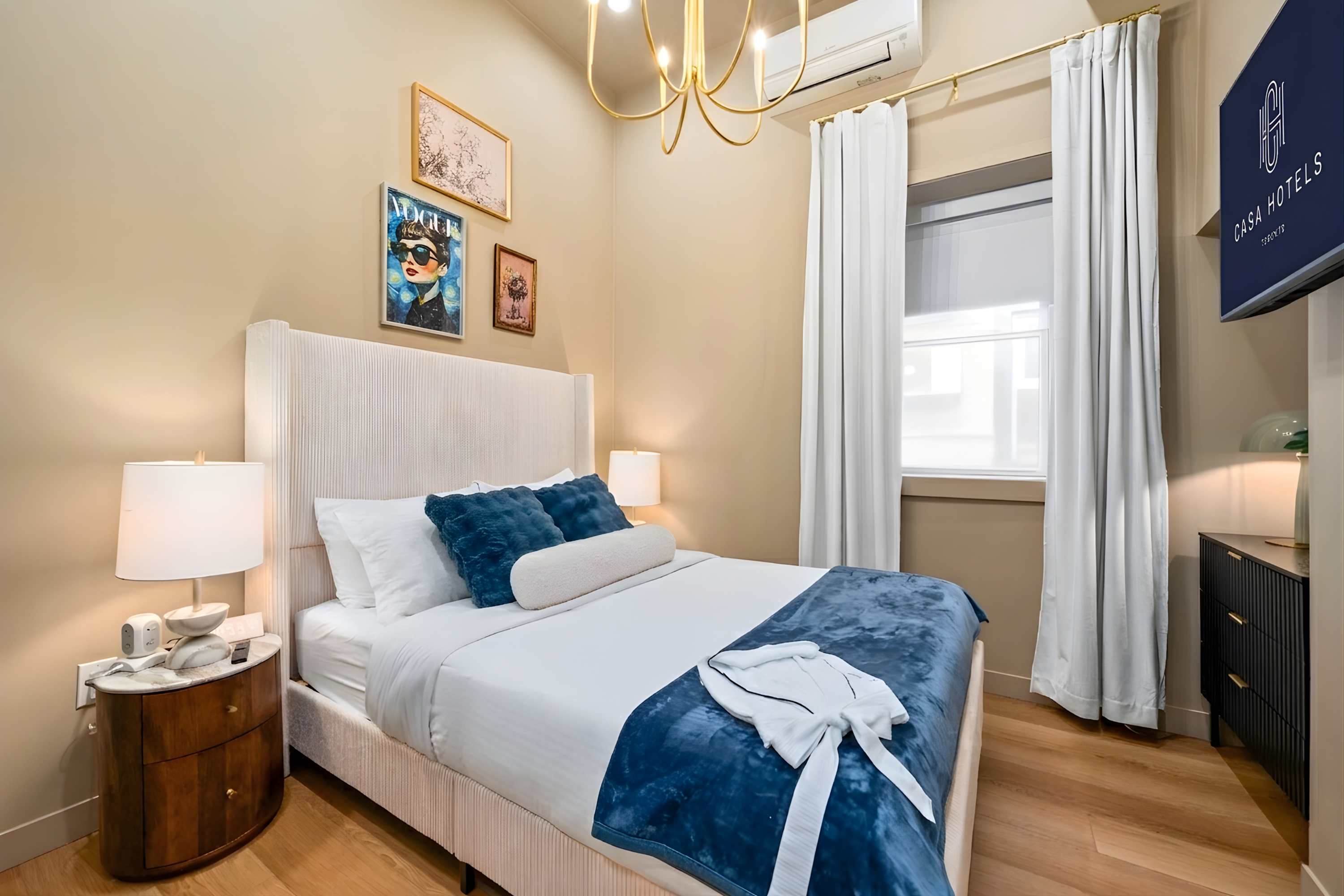 Queen bedroom with hotel-quality linens for a comfortable stay.