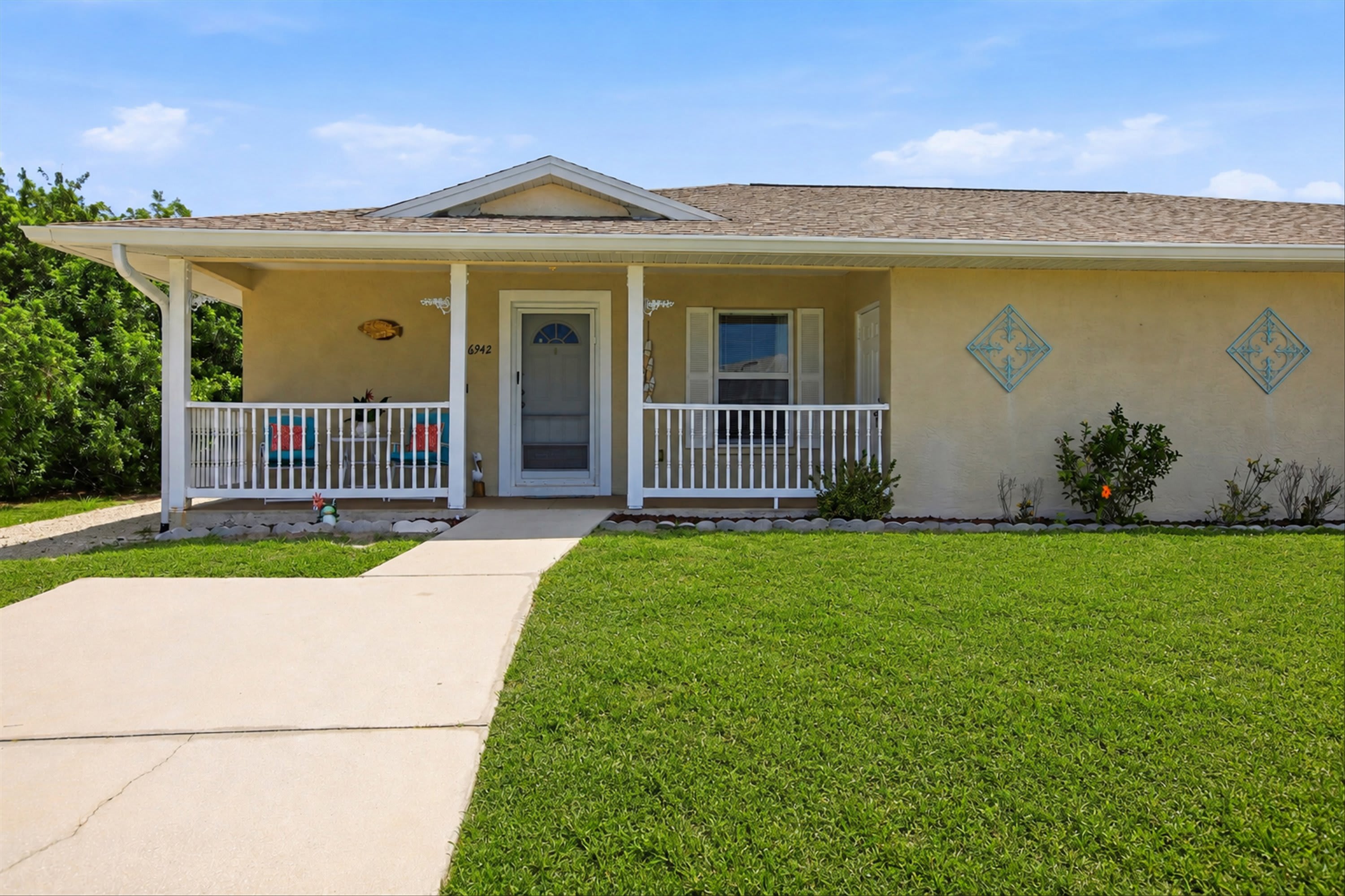 Cozy duplex, dog friendly & close to everything