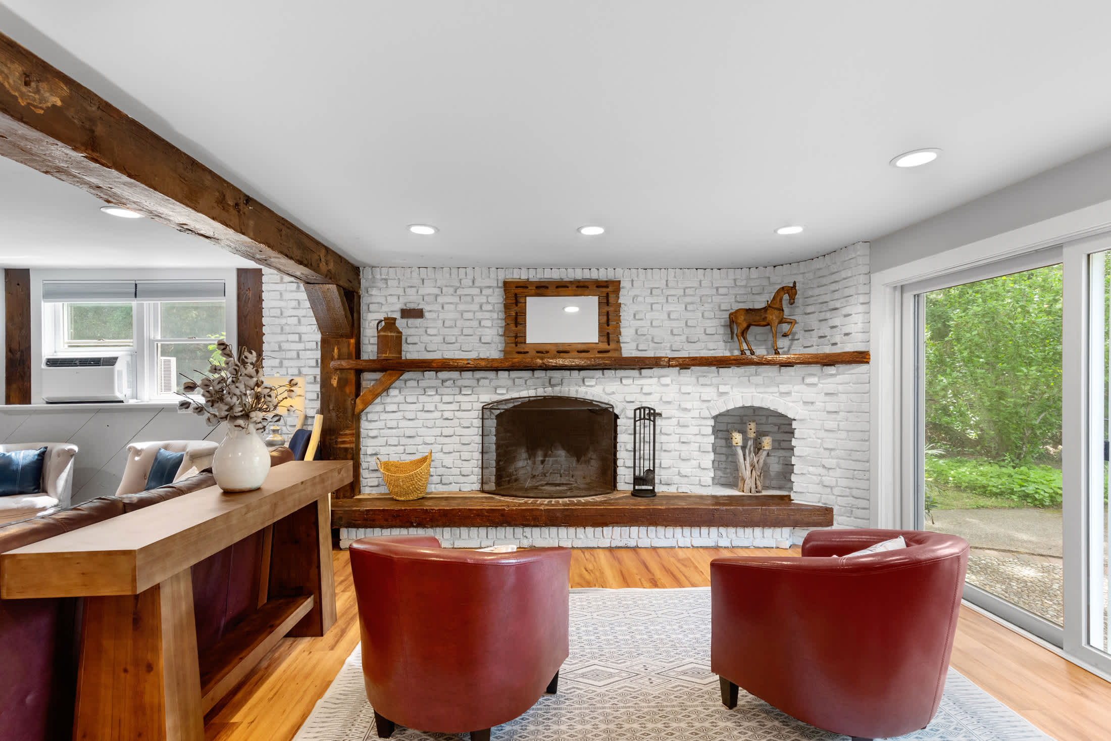 New 2026 Charming Home Just Over a Mile to Coast Guard Beach 3