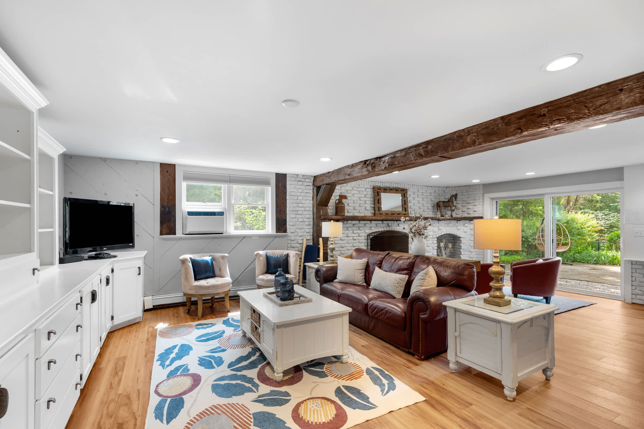 New 2026 Charming Home Just Over a Mile to Coast Guard Beach 4