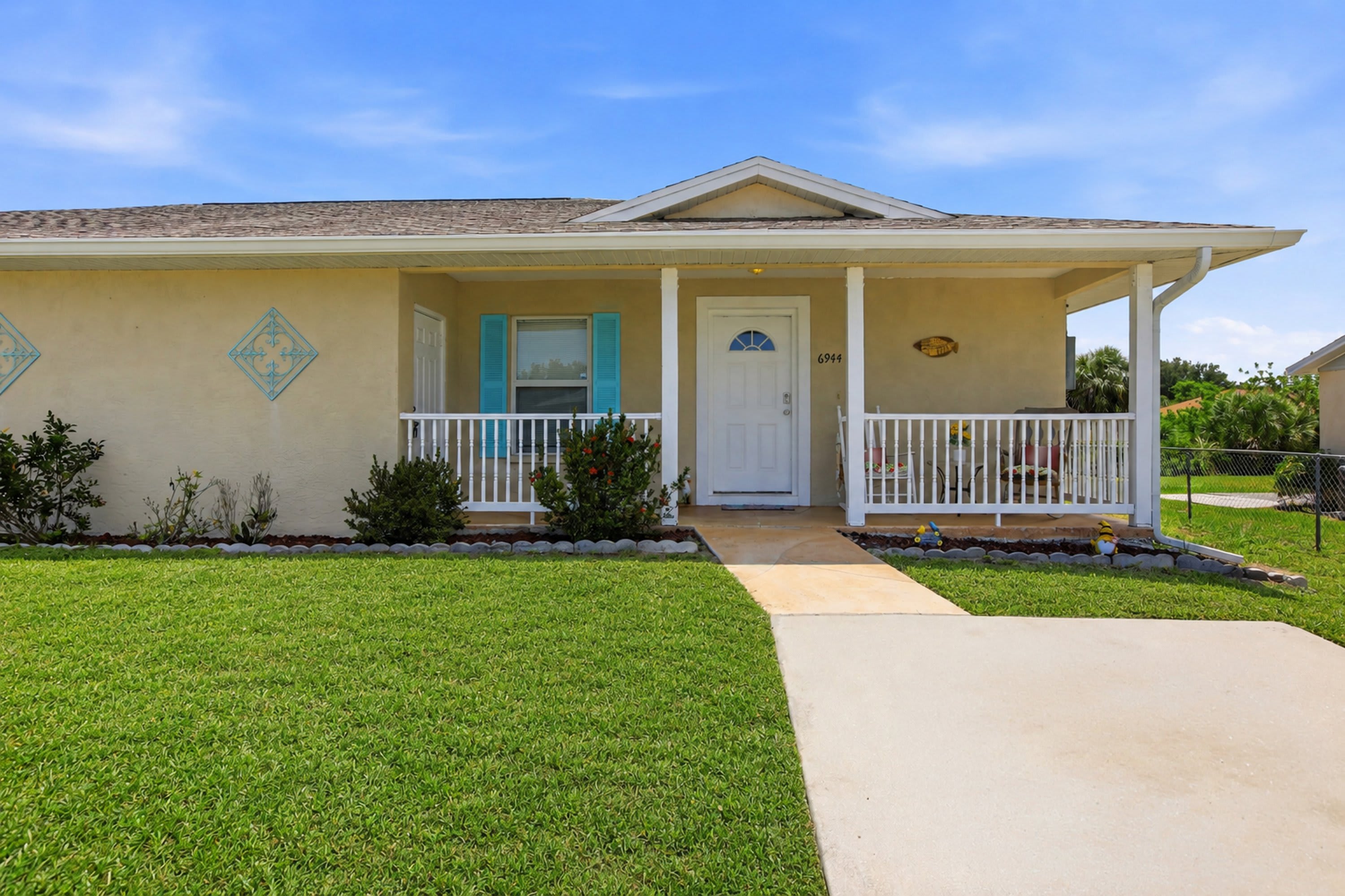 Spacious duplex, dog friendly & full kitchen