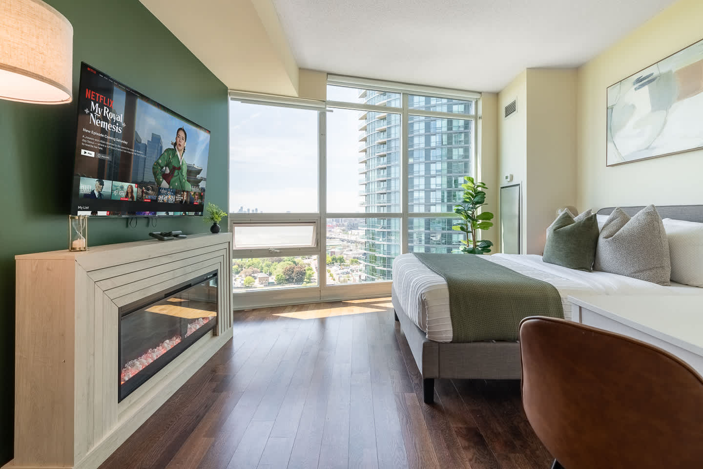 Sleek studio in Fort York, walk to lake & Liberty