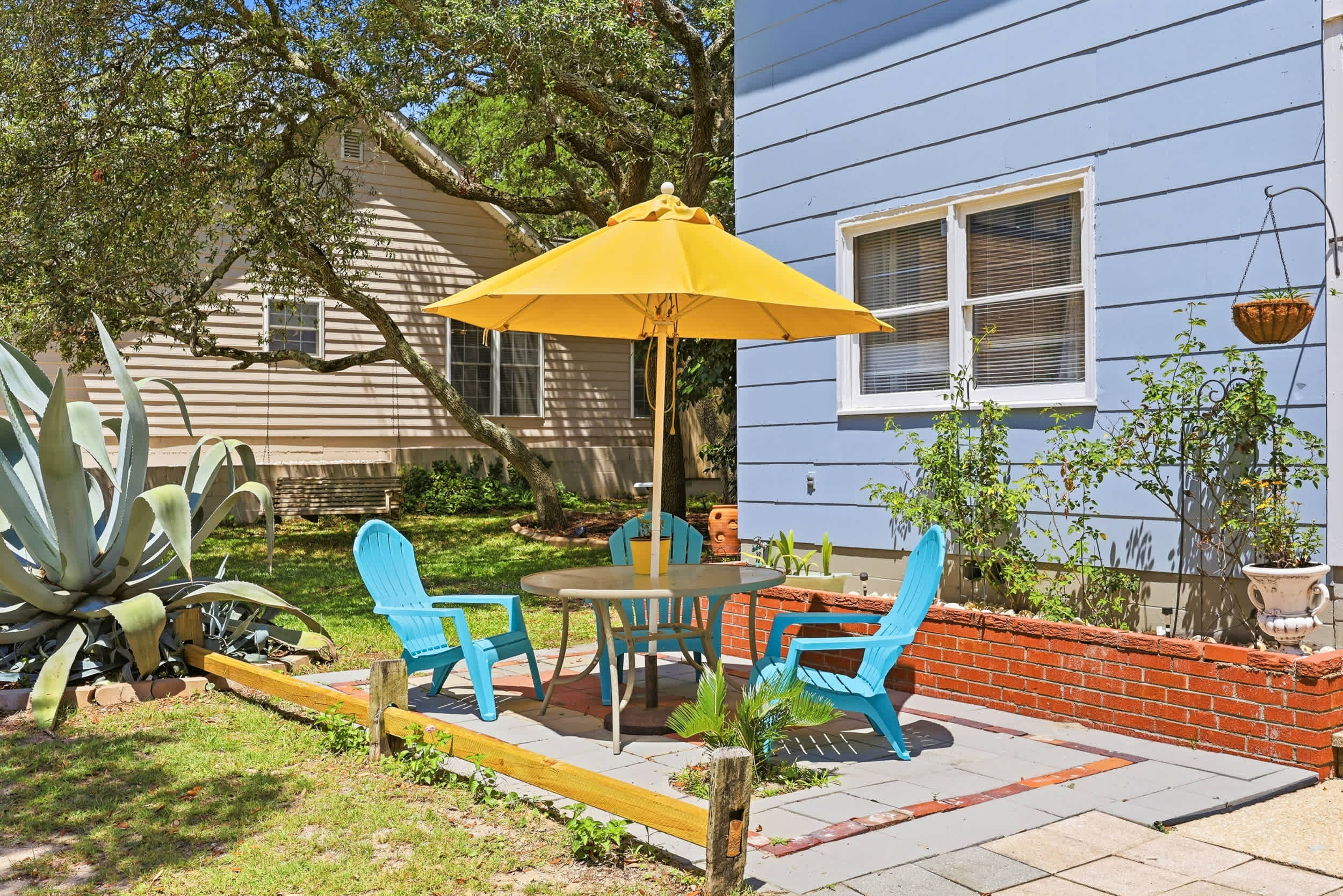 Front hangout dining area