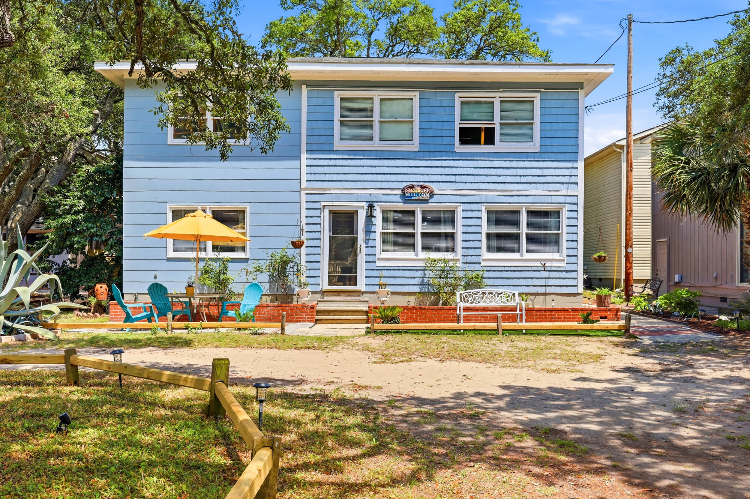 Coco Cottage w Outdoor Bar and TV Walk to Beach