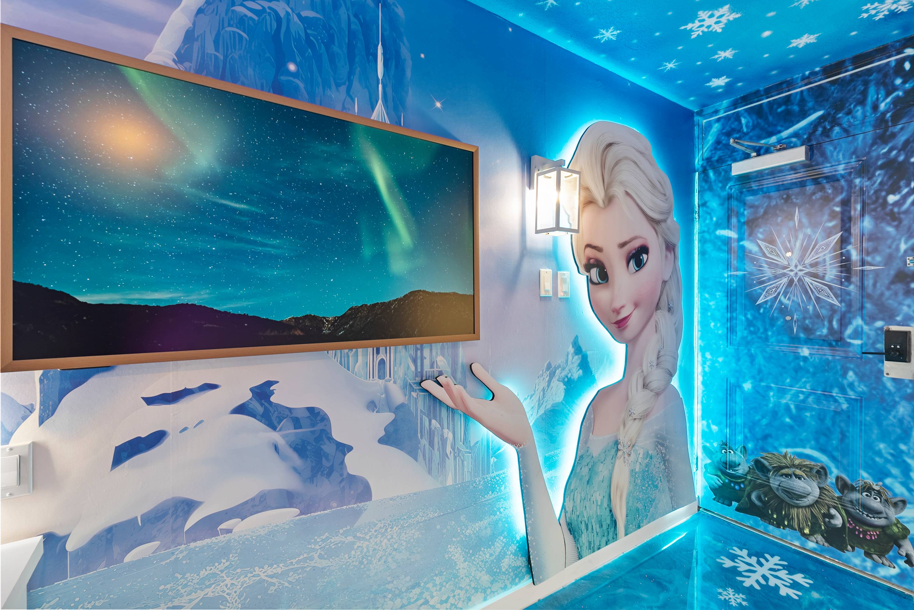 Frozen-Themed Studio with Pool