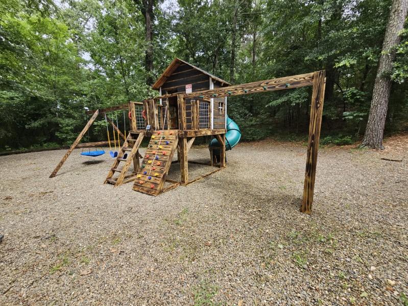Lazy Daze Lodge - Hot Tub and New Custom Playset!