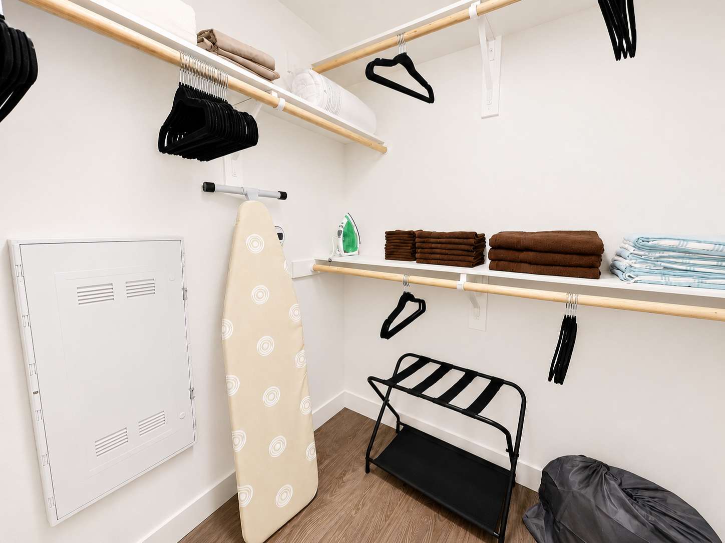 Modern Apartment 10 Min to Disneyland | Pool & Gym