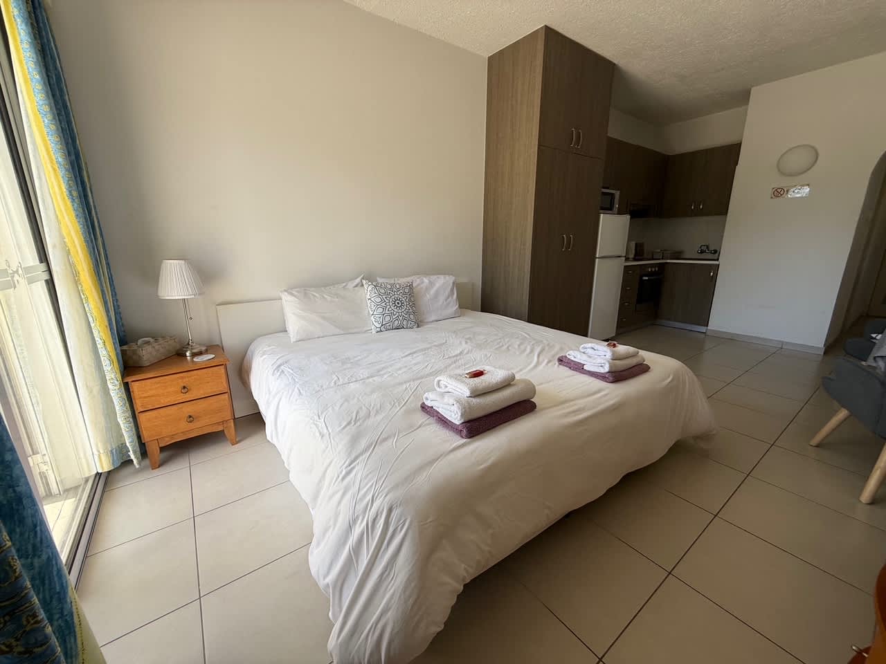 Paphos Gardens: 1BR Apt Near Pool, 5 mins to Beach and shops