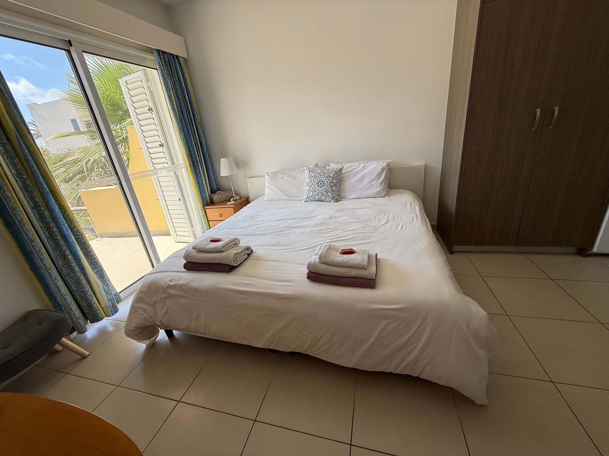 Paphos Gardens: 1BR Apt Near Pool, 5 mins to Beach and shops