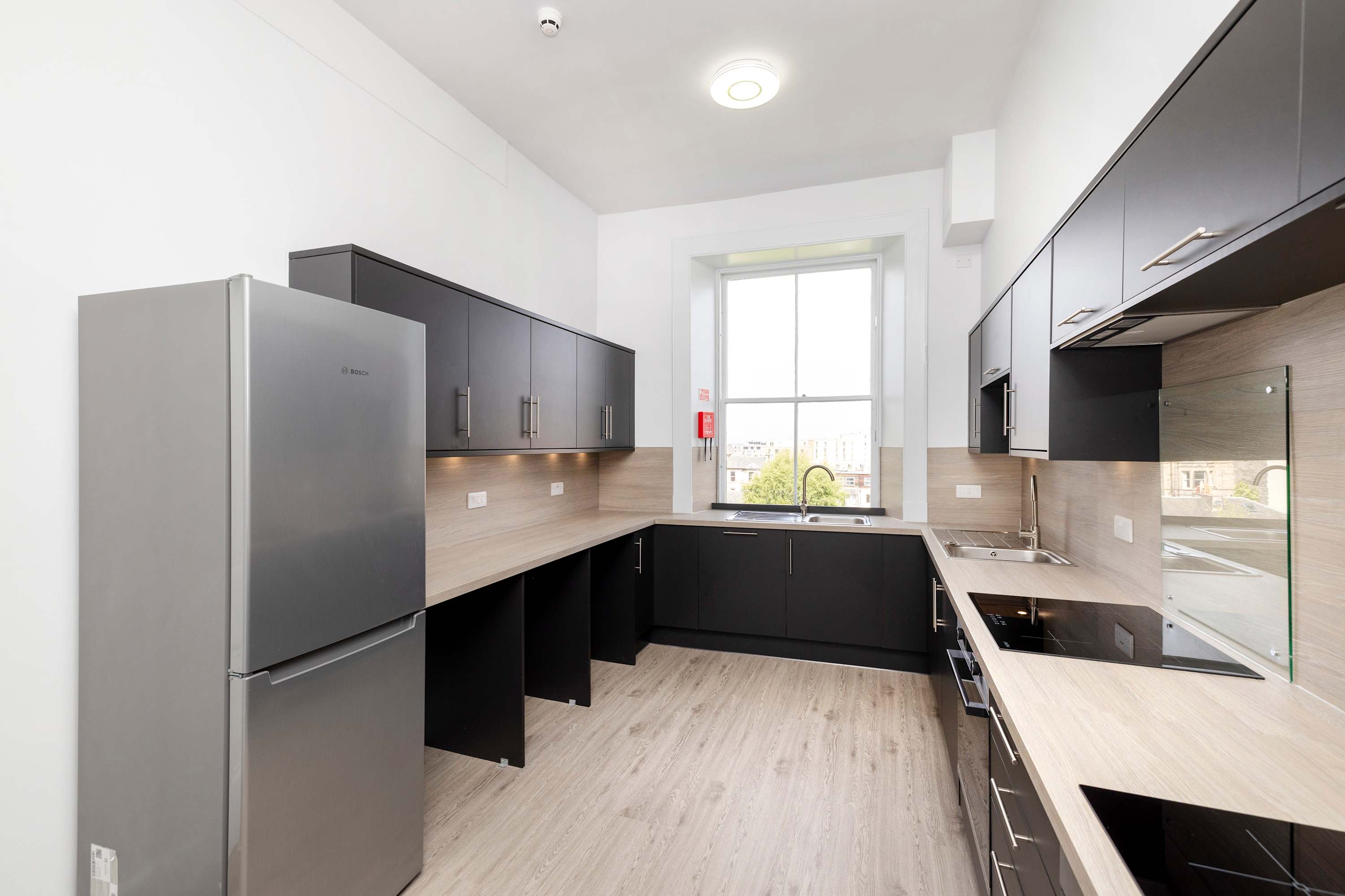 View Spacious City-Centre Home with Garden Access in Gillespie Crescent 40 EH10 4HX Spacious City-Centre Home with Garden Access in Gillespie Crescent 40 EH10 4HX - Property image 16 - VivreStays