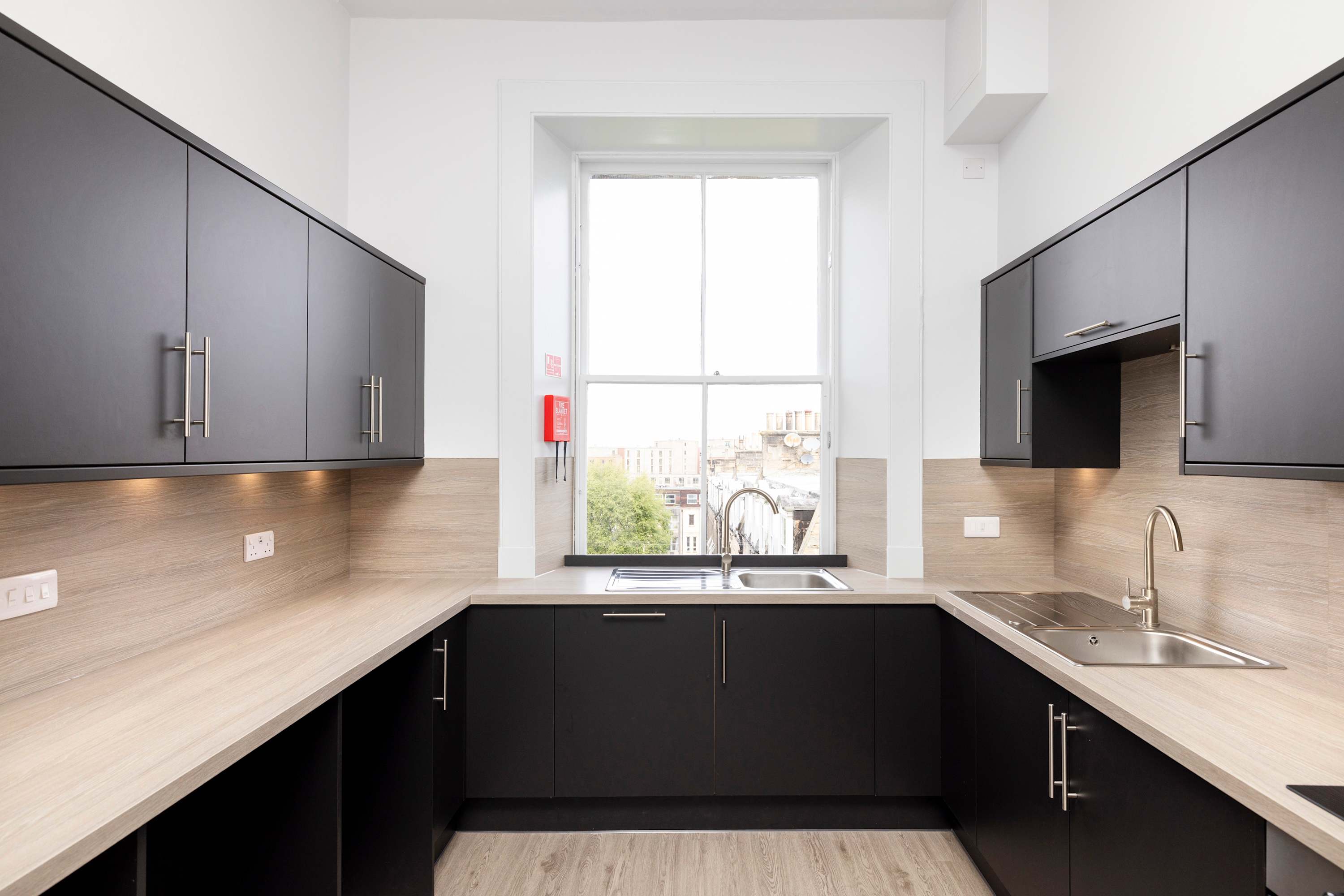 View Spacious City-Centre Home with Garden Access in Gillespie Crescent 40 EH10 4HX Spacious City-Centre Home with Garden Access in Gillespie Crescent 40 EH10 4HX - Property image 2 - VivreStays