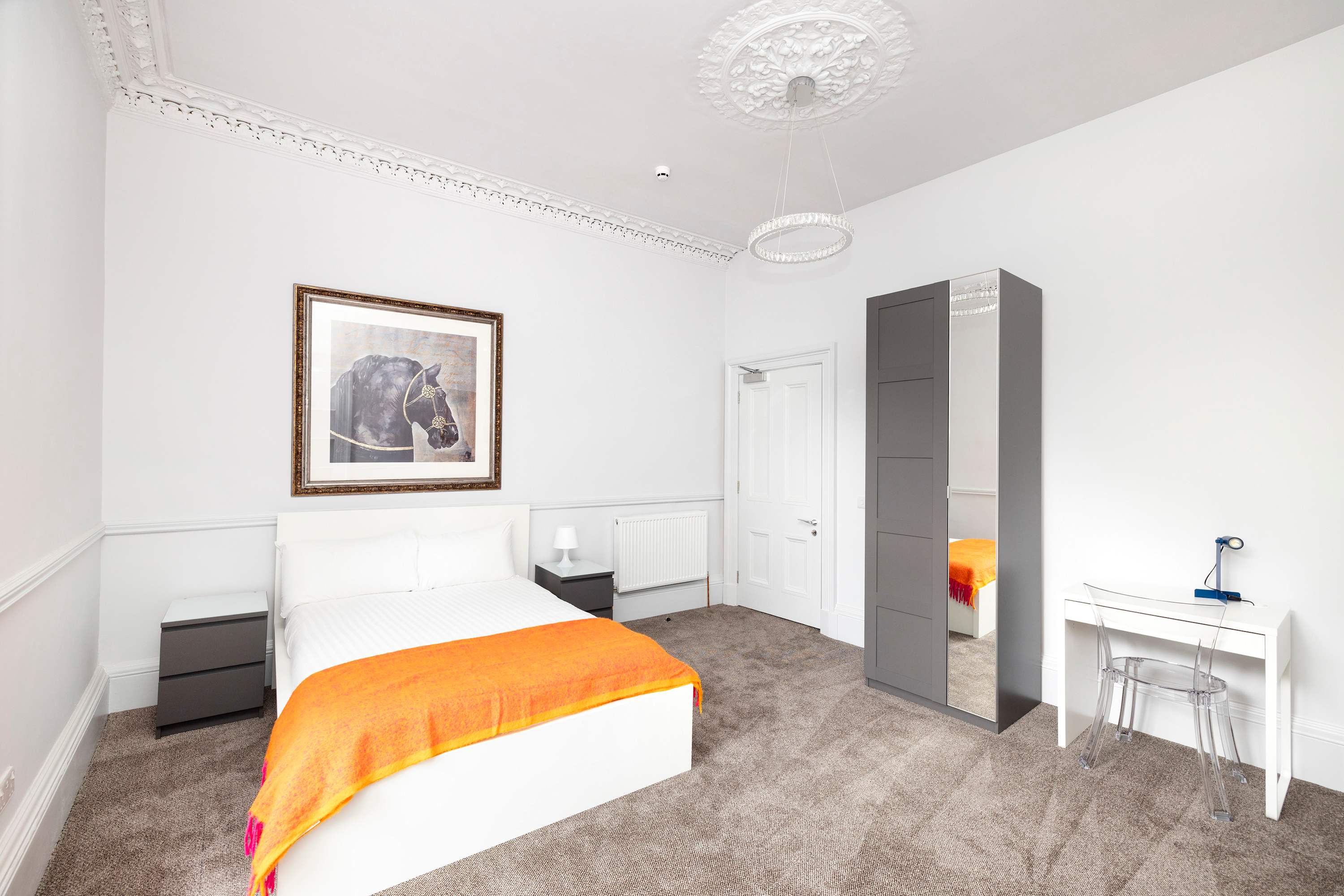 View Spacious City-Centre Home with Garden Access in Gillespie Crescent 40 EH10 4HX Spacious City-Centre Home with Garden Access in Gillespie Crescent 40 EH10 4HX - Property image 3 - VivreStays