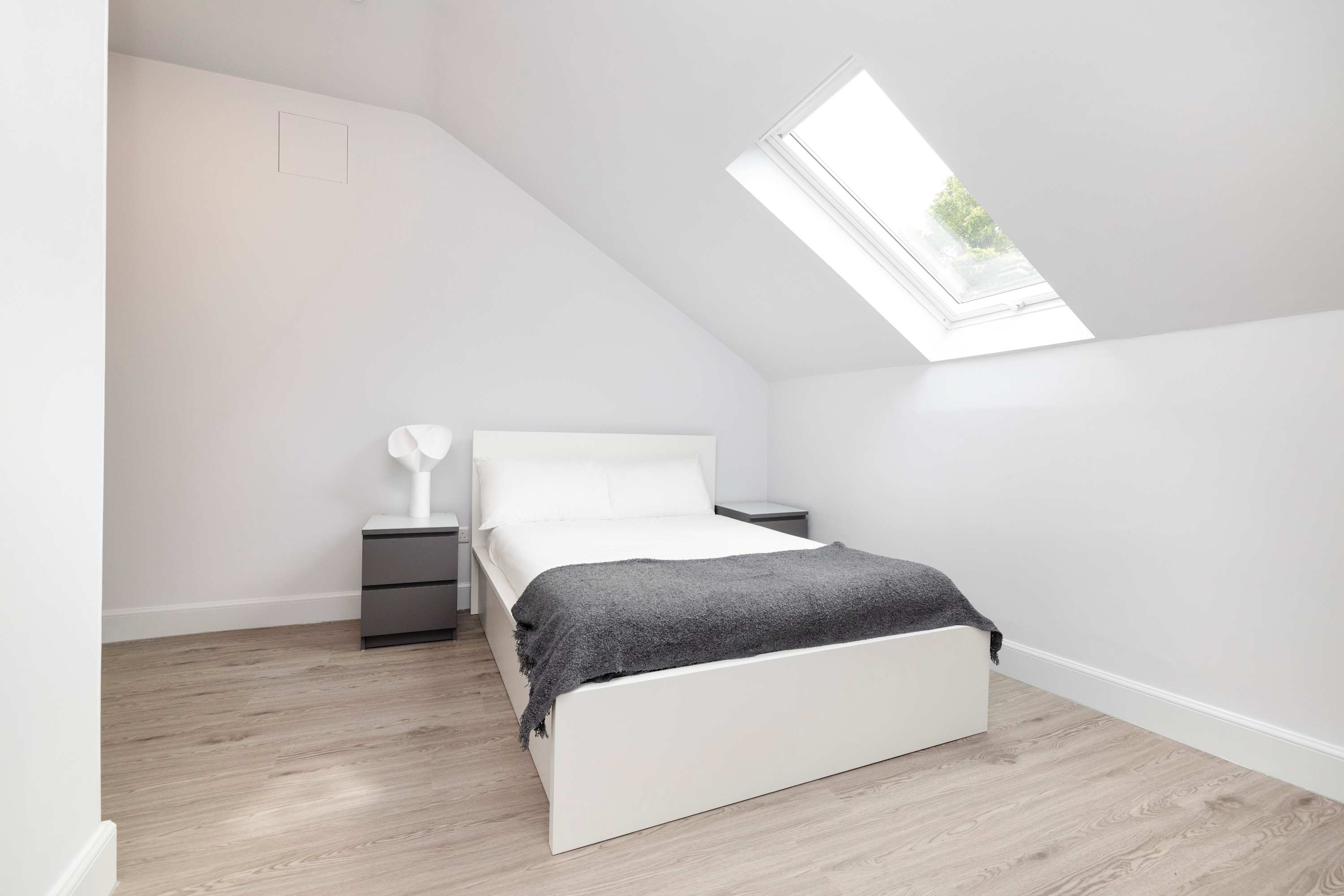 View Spacious City-Centre Home with Garden Access in Gillespie Crescent 40 EH10 4HX Spacious City-Centre Home with Garden Access in Gillespie Crescent 40 EH10 4HX - Property image 13 - VivreStays