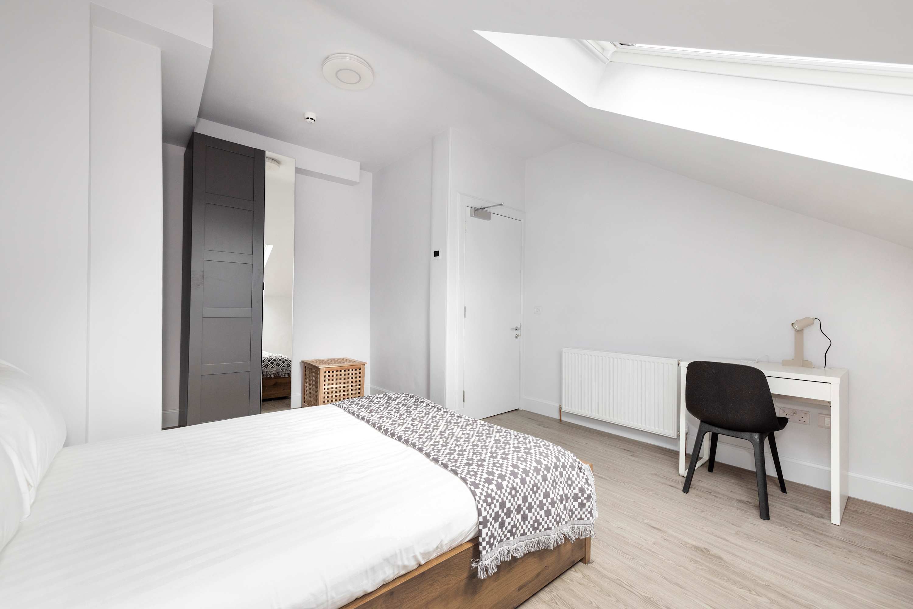 View Spacious City-Centre Home with Garden Access in Gillespie Crescent 40 EH10 4HX Spacious City-Centre Home with Garden Access in Gillespie Crescent 40 EH10 4HX - Property image 35 - VivreStays