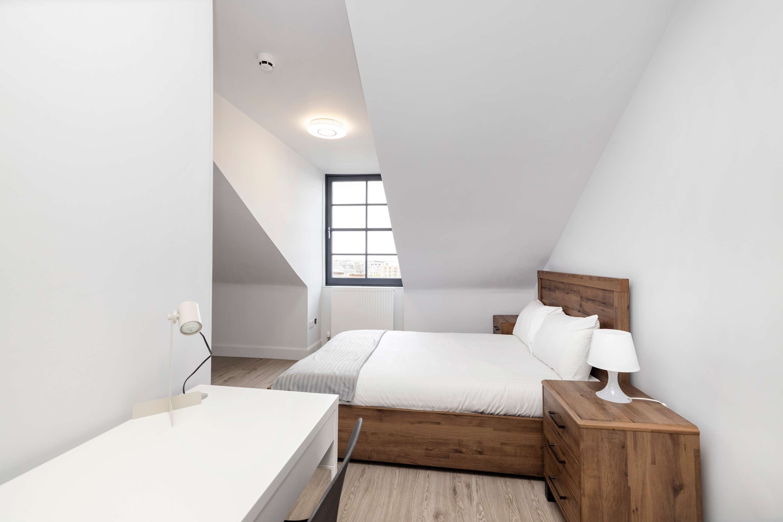 View Spacious City-Centre Home with Garden Access in Gillespie Crescent 40 EH10 4HX Spacious City-Centre Home with Garden Access in Gillespie Crescent 40 EH10 4HX - Property image 4 - VivreStays