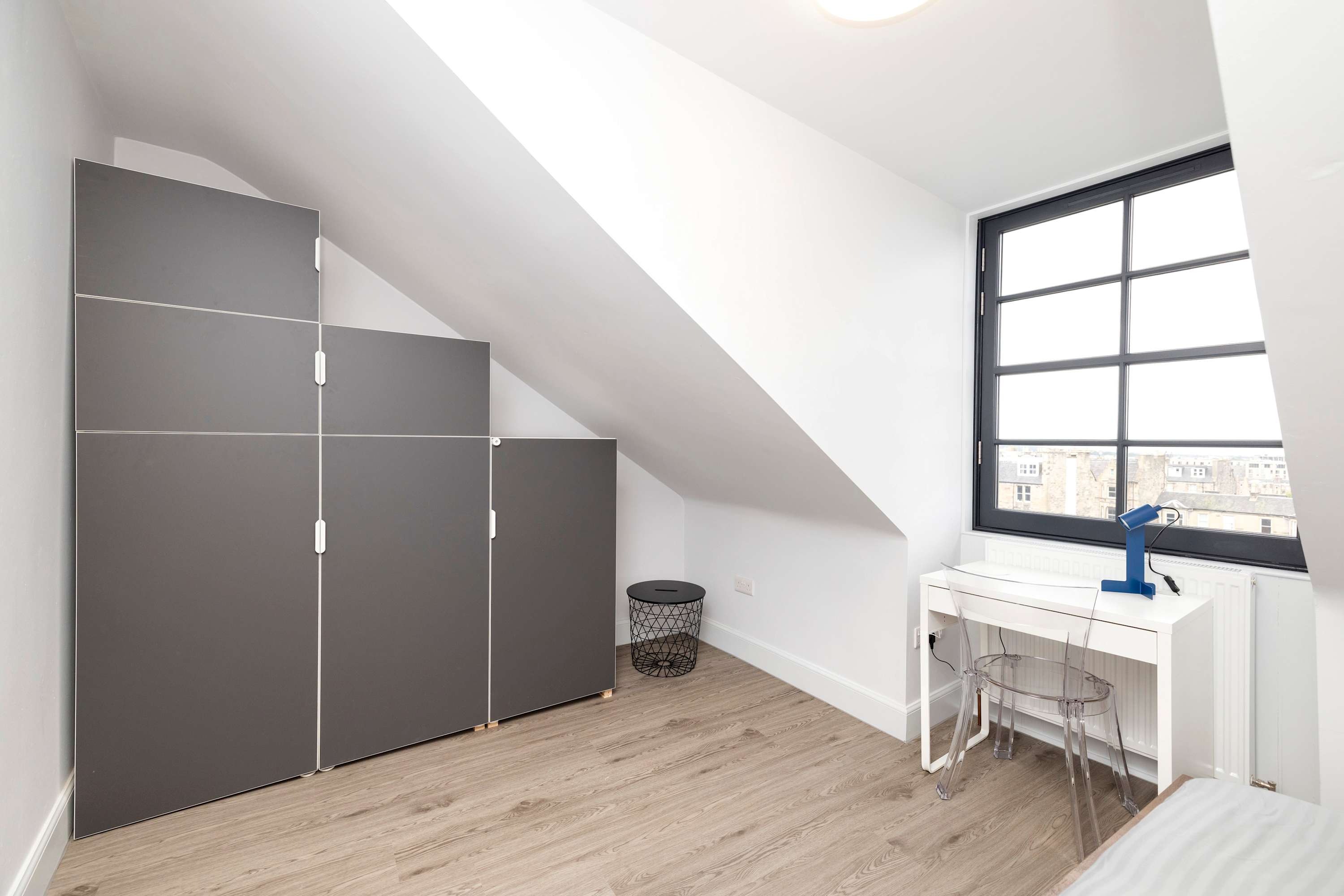 View Spacious City-Centre Home with Garden Access in Gillespie Crescent 40 EH10 4HX Spacious City-Centre Home with Garden Access in Gillespie Crescent 40 EH10 4HX - Property image 40 - VivreStays