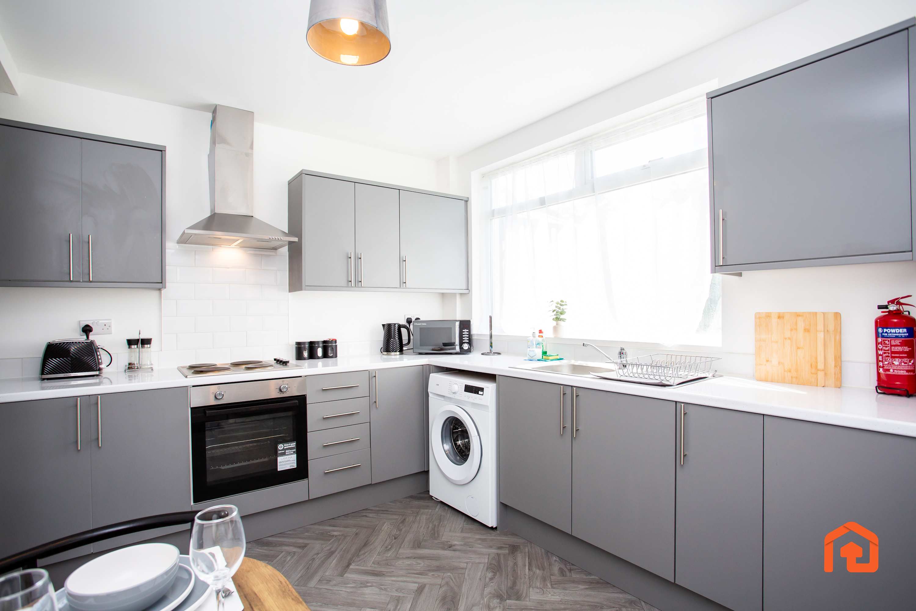 Vacant Nests  Spacious 3BR house Free parking in Pringle Place 46 DH7 7JD - Property image 3 - VivreStays