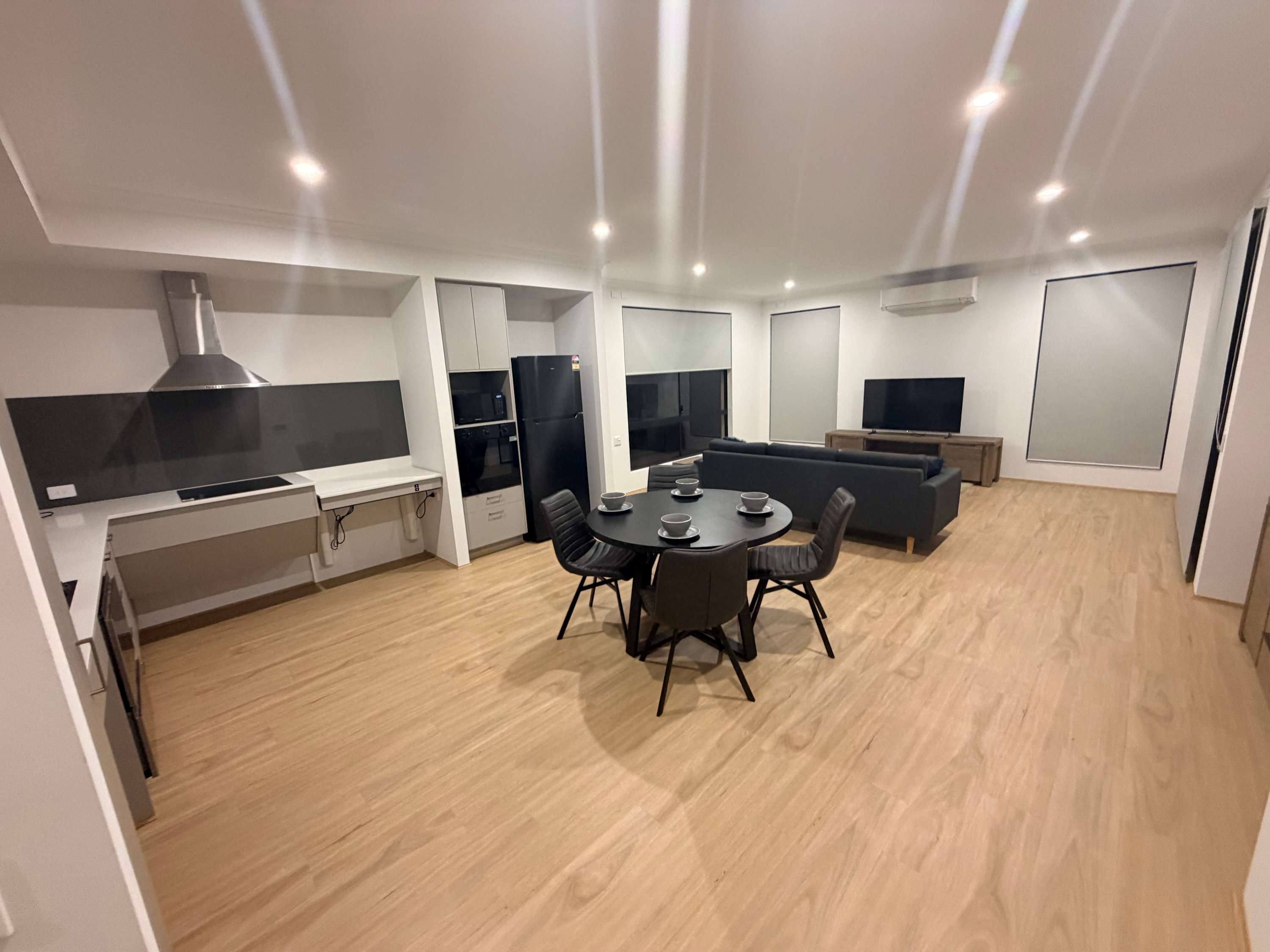 Ellenbrook Getaway with a bathroom in each room! 