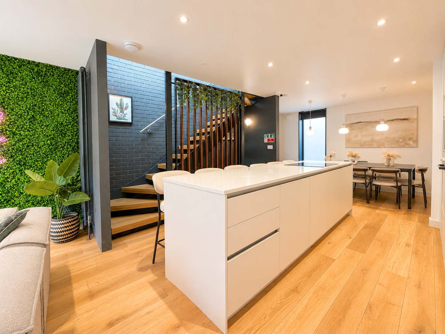 Luxury Townhouse I Private Roof Terrace I Sleeps10 - Picture 6