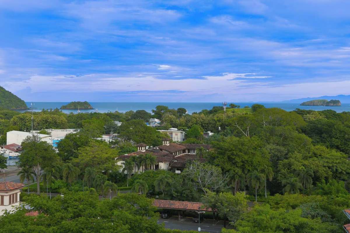 Stunning Oceanview Condo w/ Exceptional Views & Resort-Style Amenities