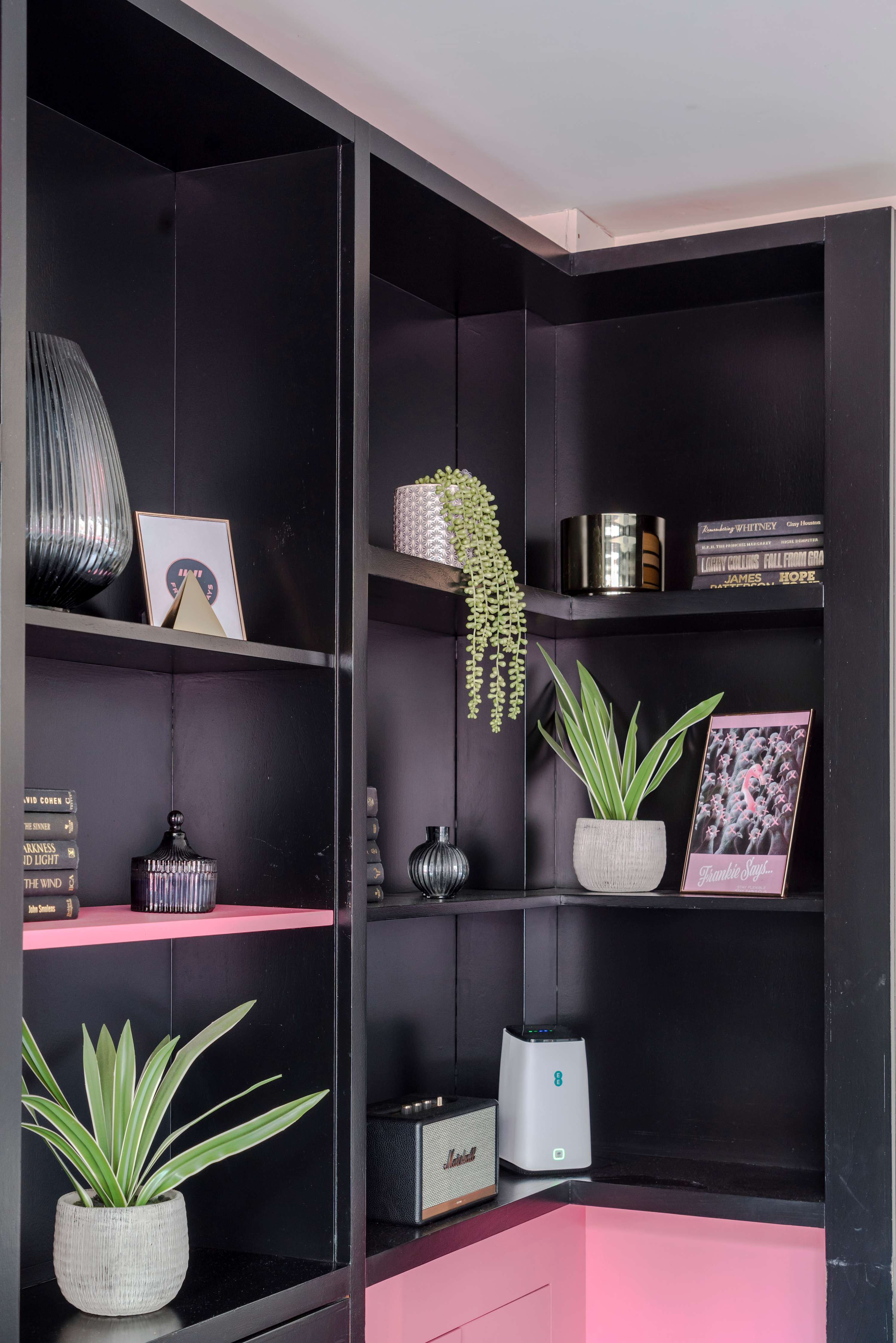 View Soho 2-Bed Apartment · Old Compton St · Sleeps 6 in Old Compton Street, 1 W1D 4TN Soho 2-Bed Apartment · Old Compton St · Sleeps 6 in Old Compton Street, 1 W1D 4TN - Property image 12 - VivreStays
