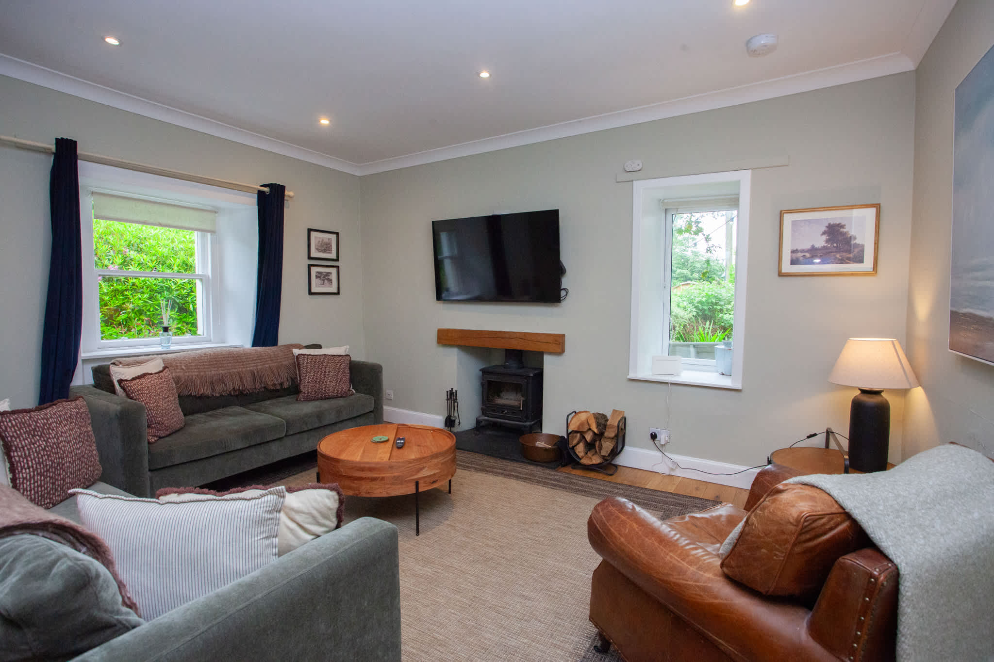 Hideaway cottage, log burner, sauna & hot tub serviced apartment - UK - VivreStays