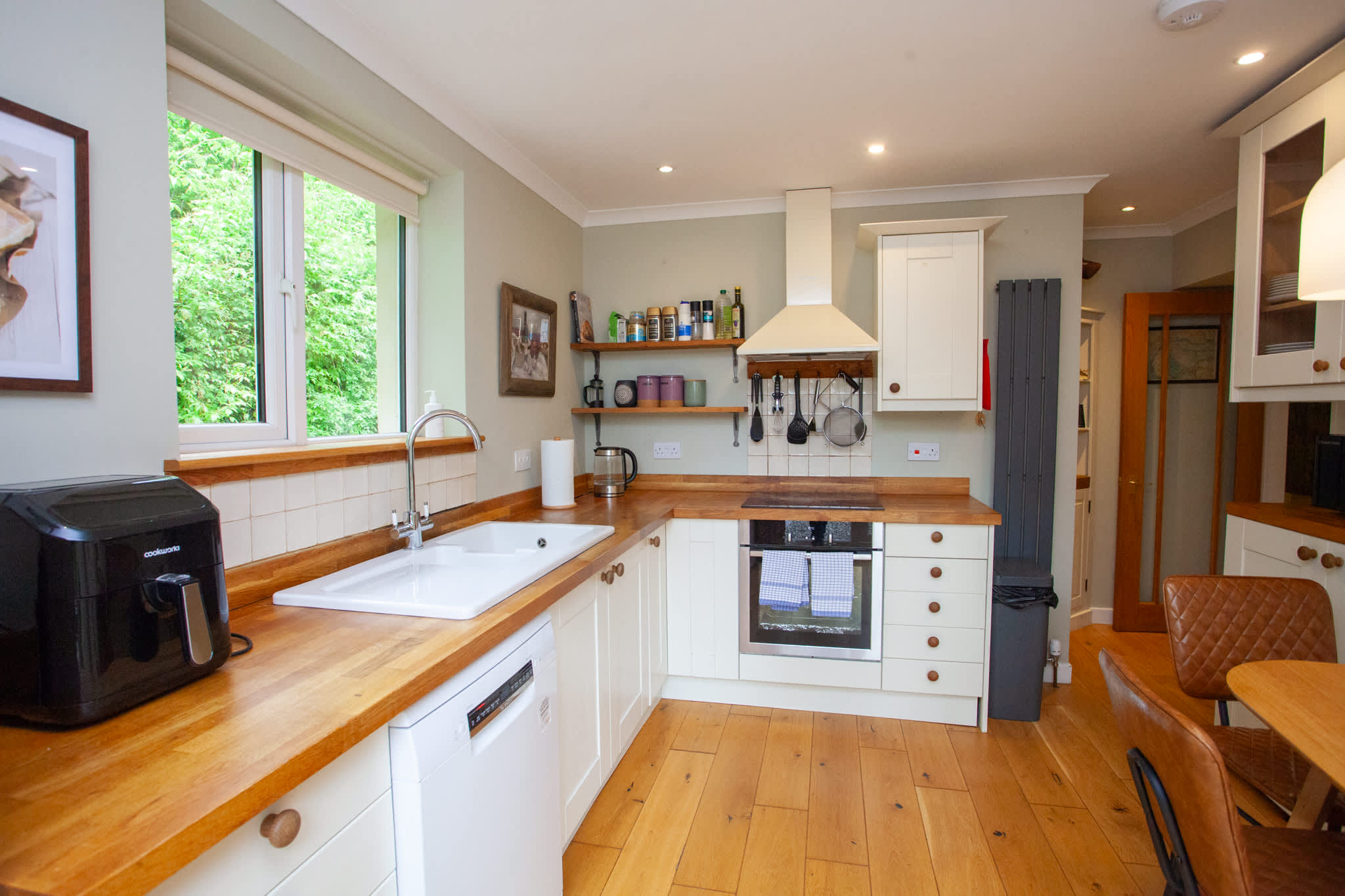 View Hideaway cottage, log burner, sauna & hot tub in N/A G83 8RH Hideaway cottage, log burner, sauna & hot tub in N/A G83 8RH - Property image 15 - VivreStays