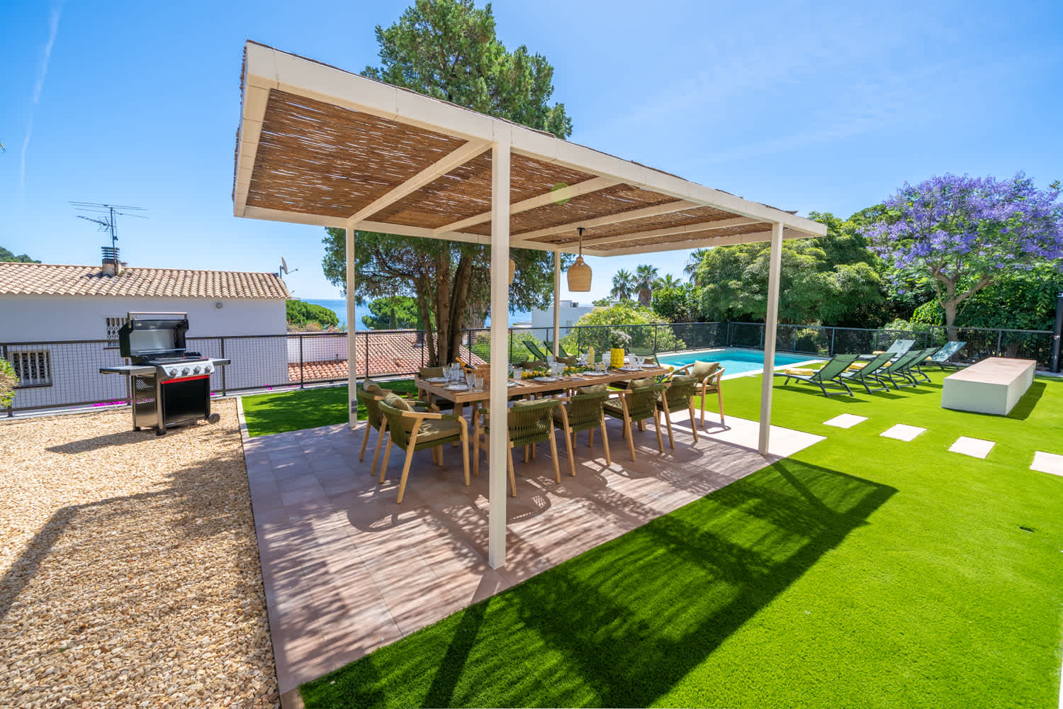 Villa Garden con Piscina, Frente al Mar y Aire Acondicionado