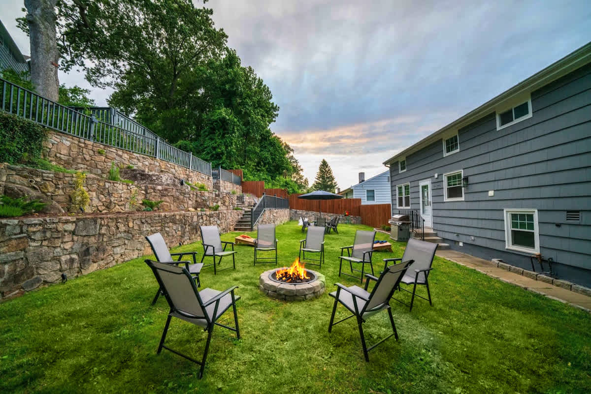 Gather Around the Fire Pit for Cozy Evenings Gather Around the Fire Pit for Cozy Evenings