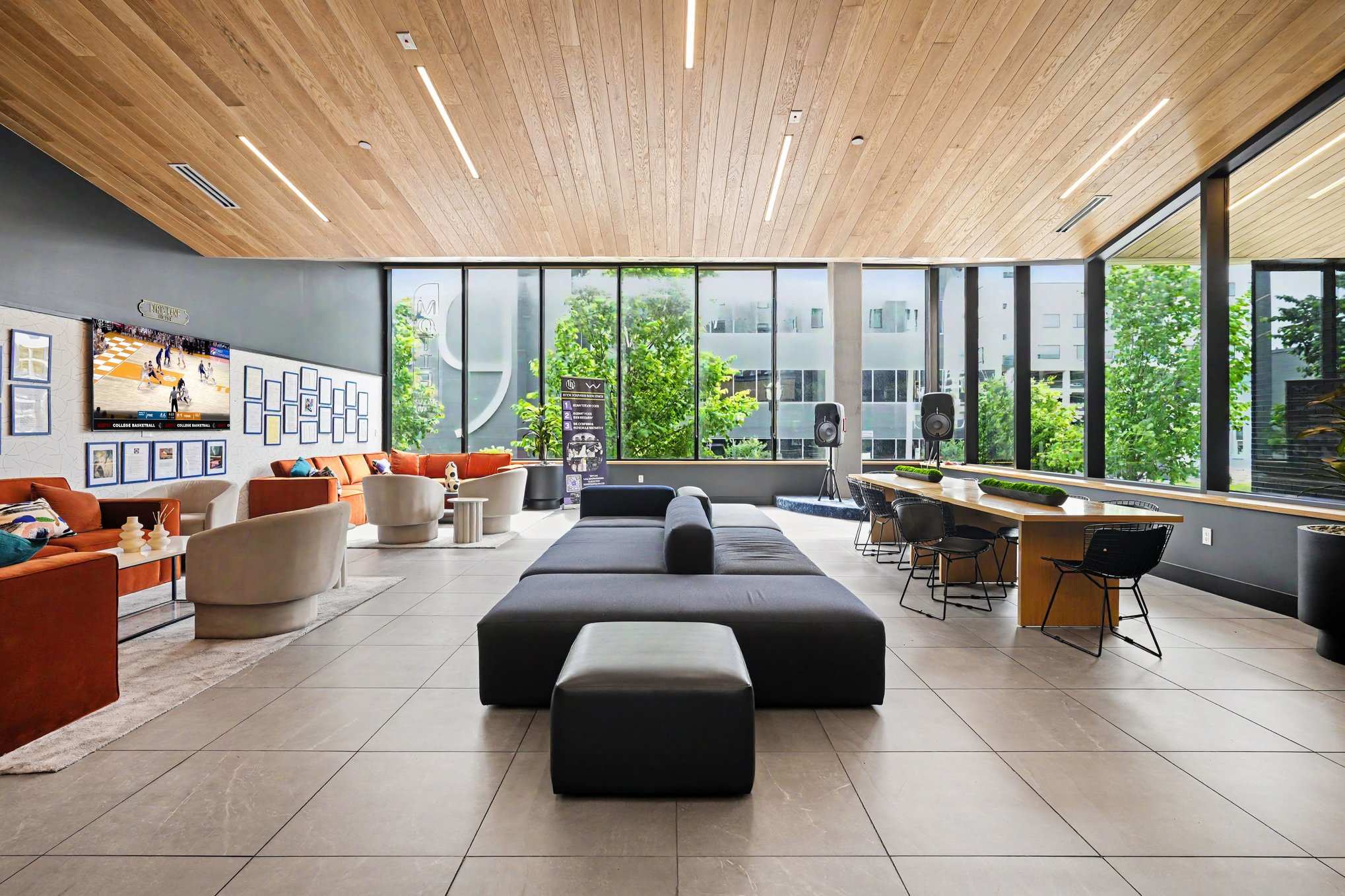 Communal Area: The lobby offers plenty of areas for lounging and gathering with friends and fellow travelers alike.