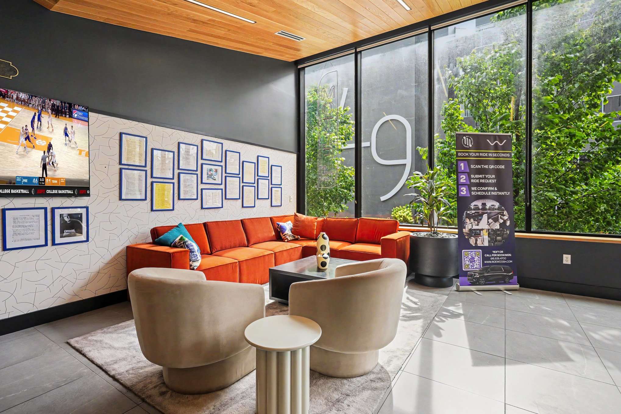 Communal Area: The lobby offers plenty of areas for lounging and gathering with friends and fellow travelers alike.