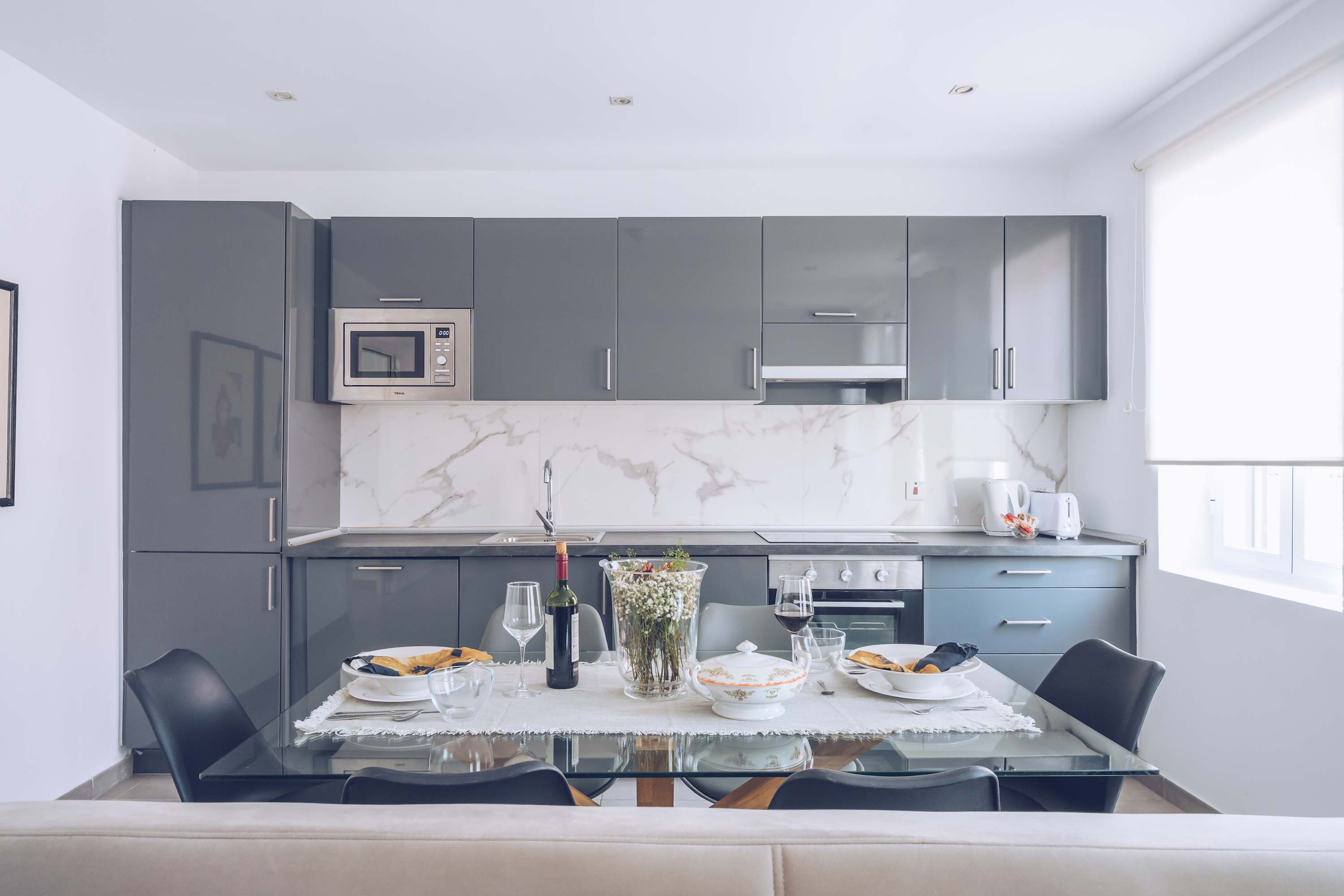Modern 2-Bedroom Apartment in Gibraltar Town — Gibraltar — vacation rental