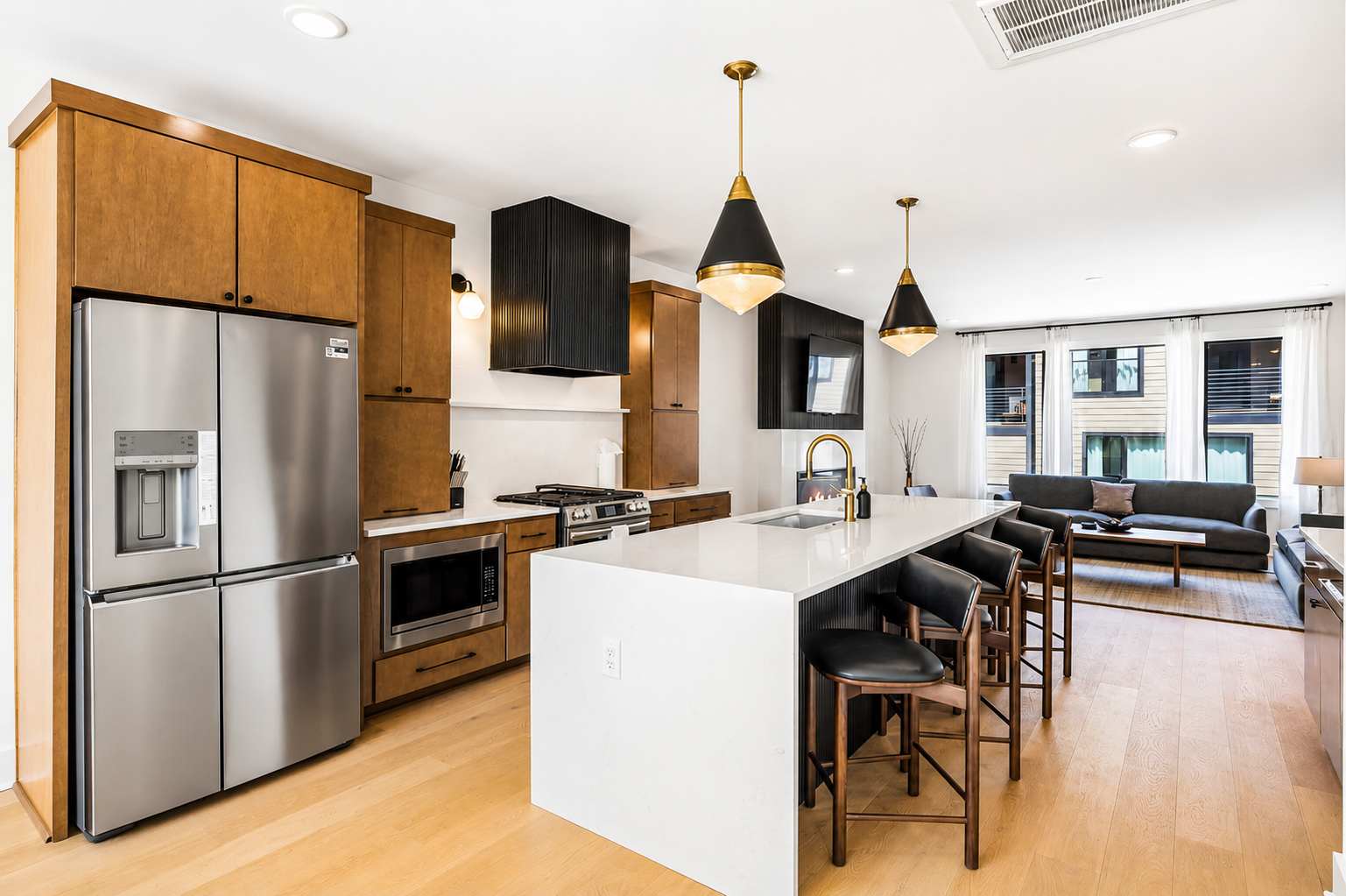 Modern townhome ft. rooftop lounge with hot tub!