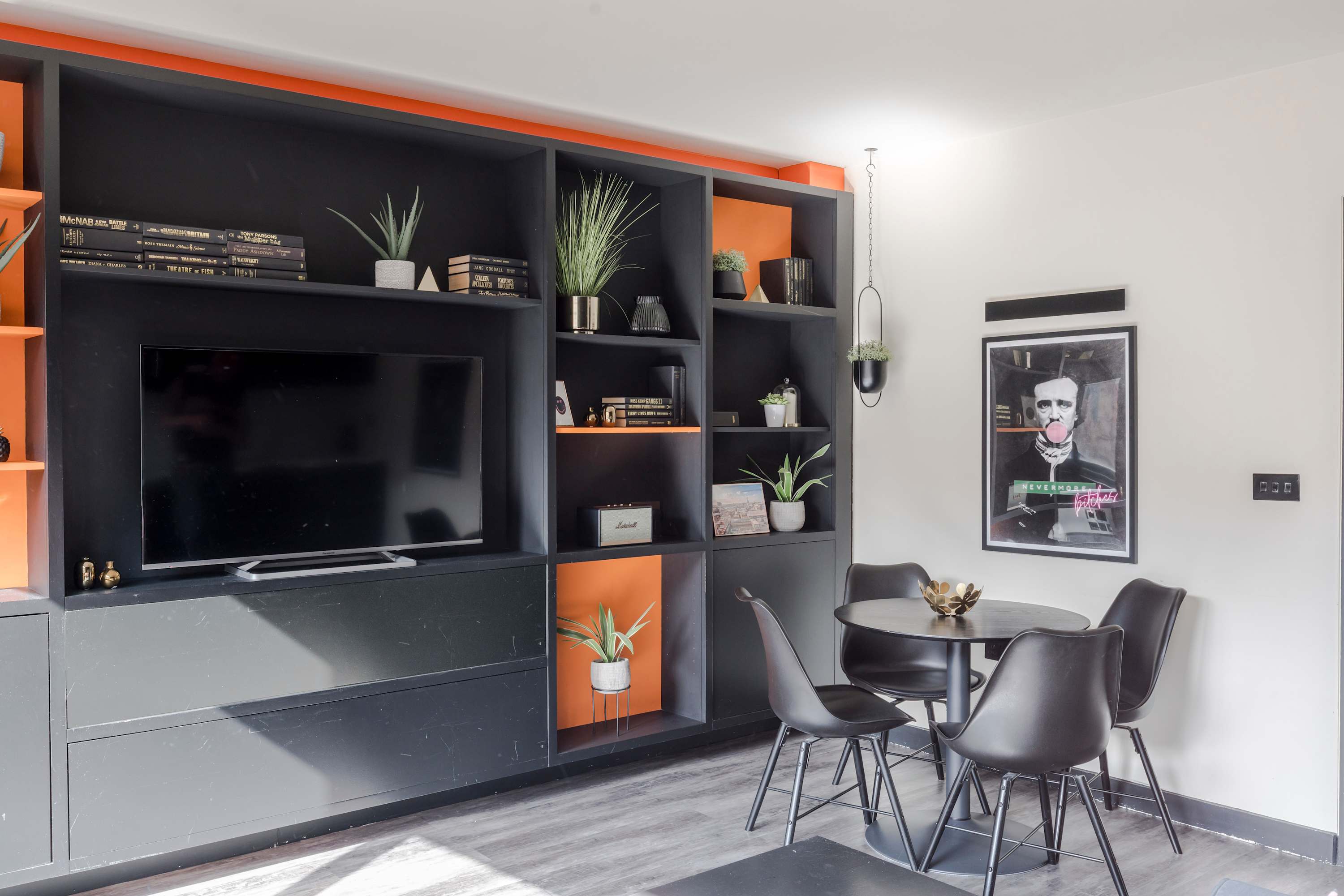 2-Bed Flat Near Leicester Sq · Soho · Sleeps 6 in Old Compton Street, 2 W1D 4TN - Property image 8 - VivreStays