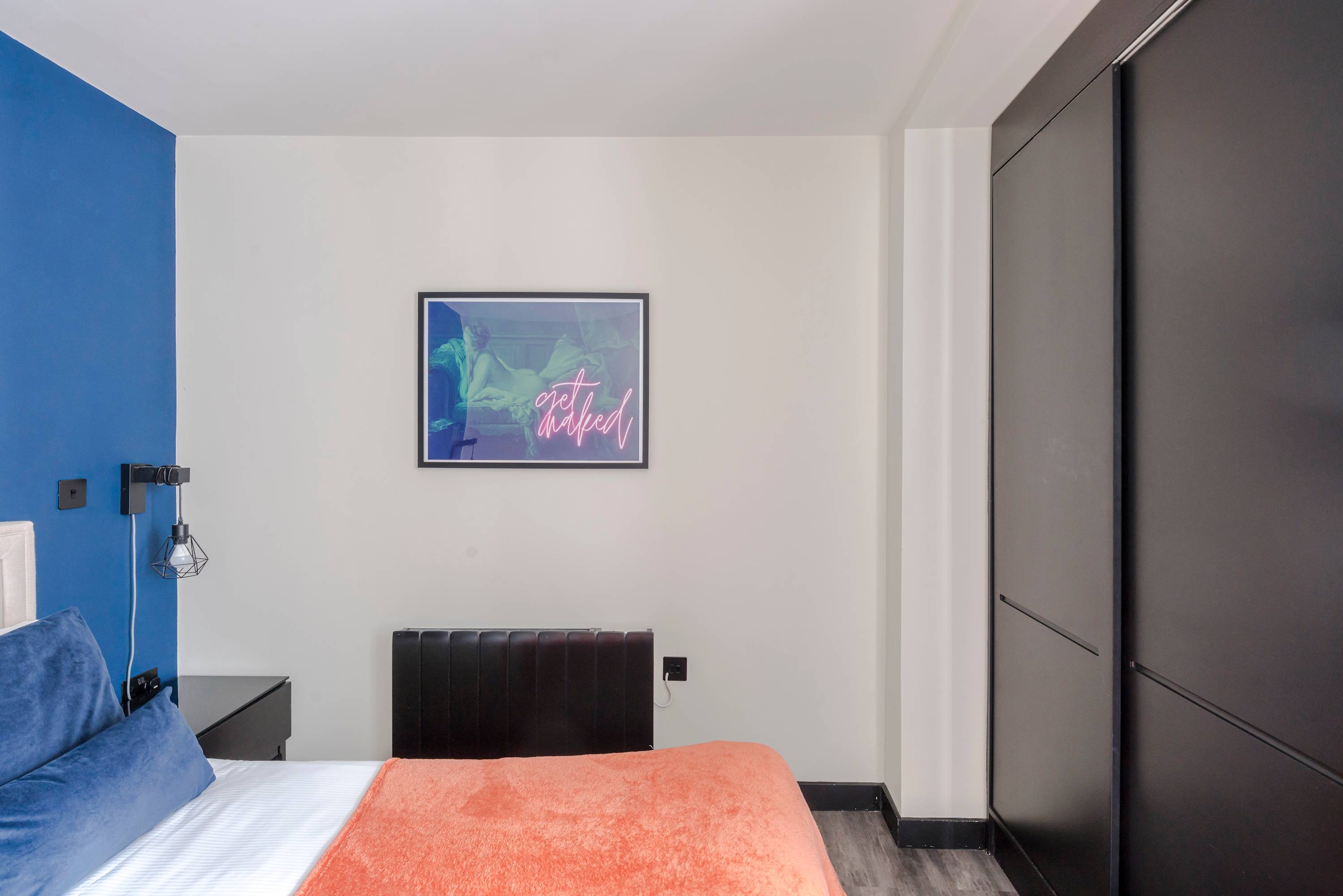 2-Bed Flat Near Leicester Sq · Soho · Sleeps 6 in Old Compton Street, 2 W1D 4TN - Property image 12 - VivreStays