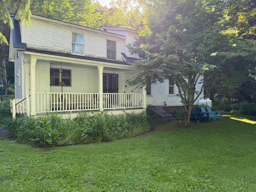 Woodstock Trail Cottage near Mt. Peg Trail