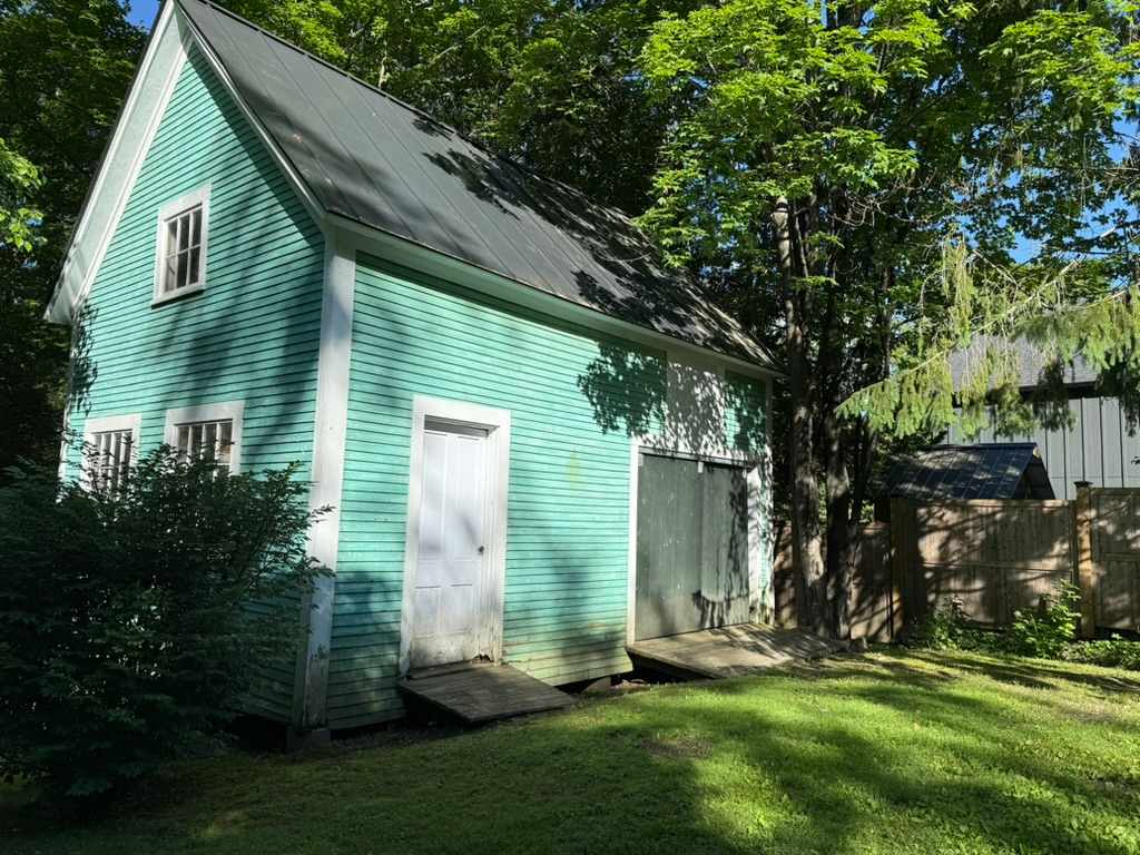 Woodstock Trail Cottage near Mt. Peg Trail