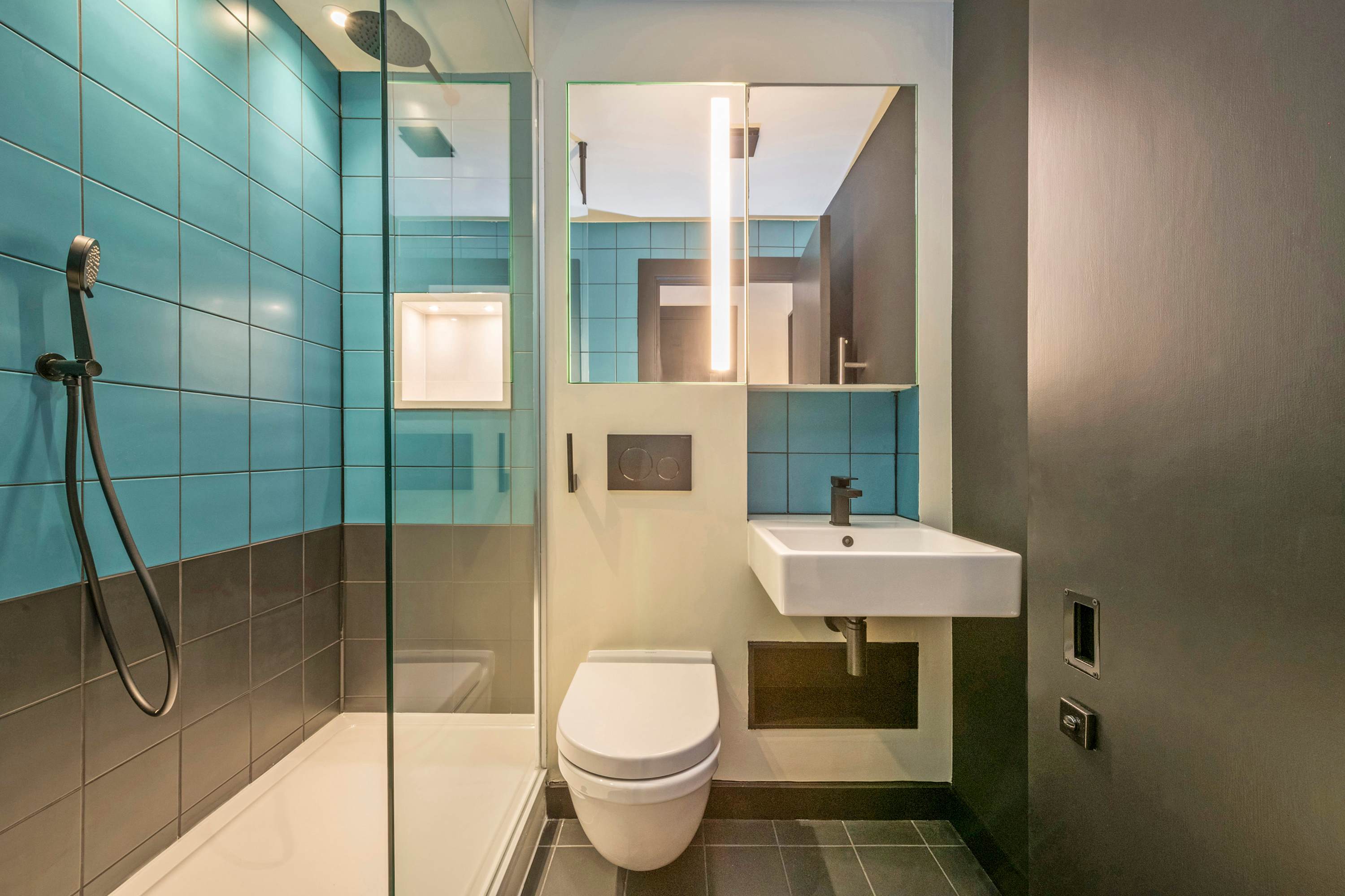 2-Bed Flat Near Leicester Sq · Soho · Sleeps 6 in Old Compton Street, 2 W1D 4TN - Property image 19 - VivreStays