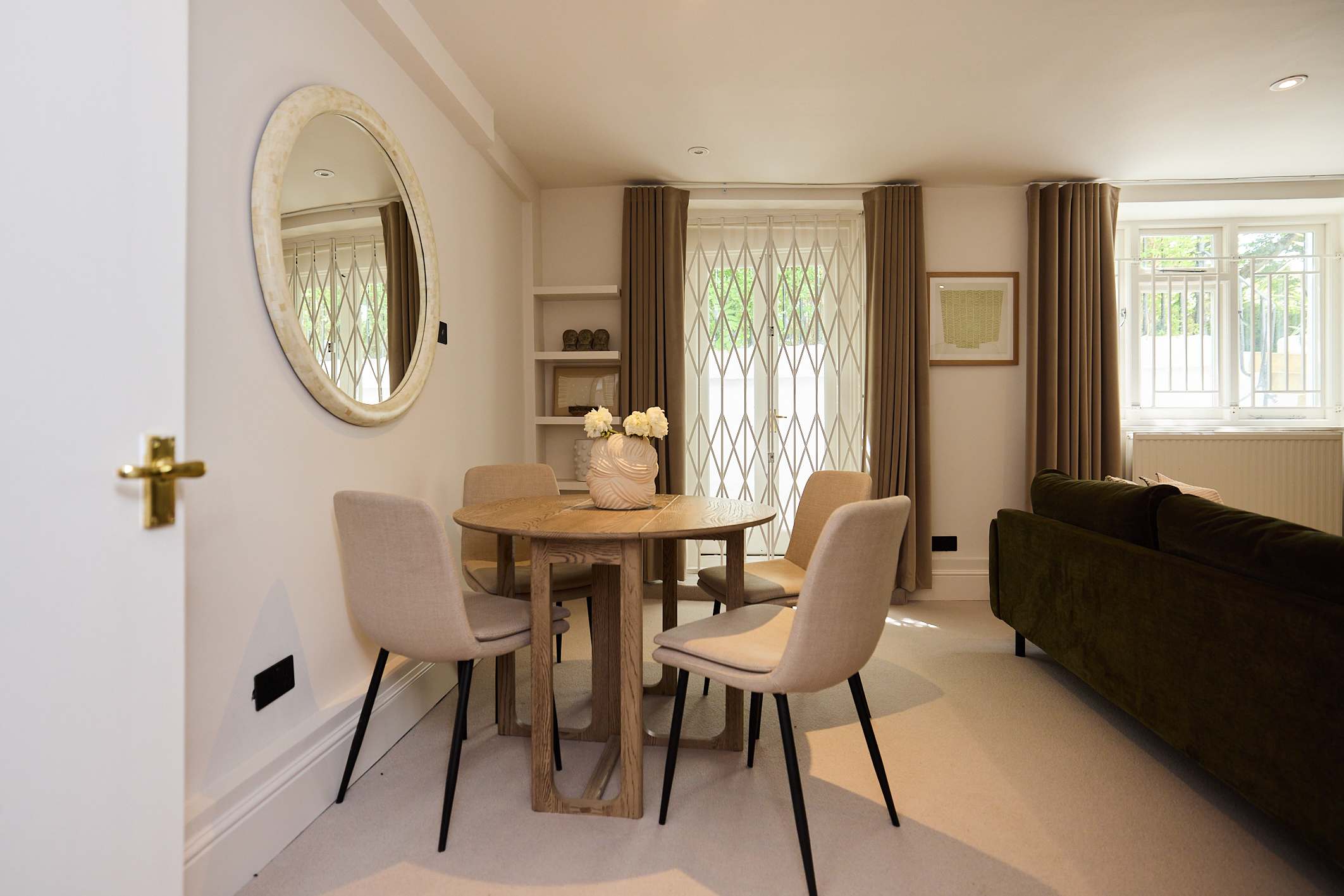 View The Ink & Olive Flat Clapham in Crescent Grove 31 SW4 7AF The Ink & Olive Flat Clapham in Crescent Grove 31 SW4 7AF - Property image 8 - VivreStays