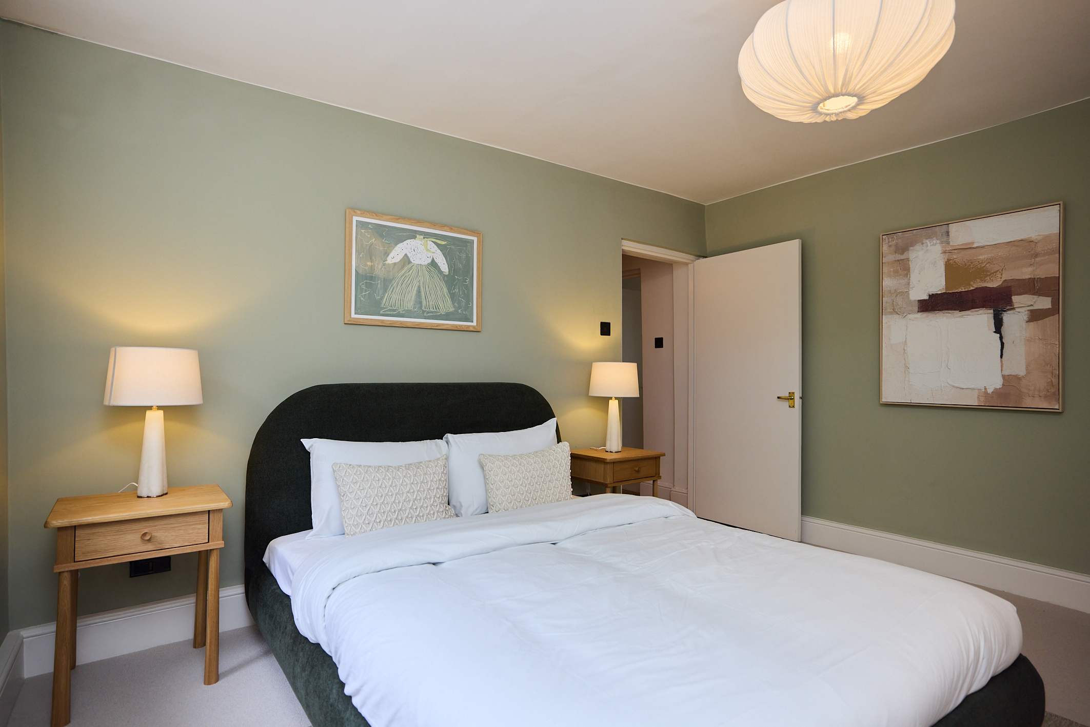 View The Ink & Olive Flat Clapham in Crescent Grove 31 SW4 7AF The Ink & Olive Flat Clapham in Crescent Grove 31 SW4 7AF - Property image 18 - VivreStays