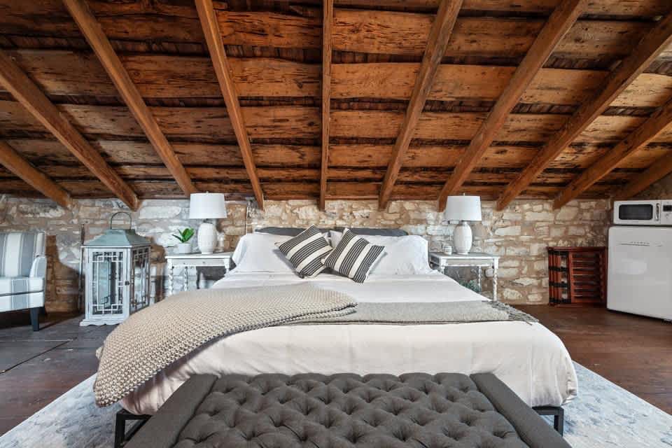 Nimitz Loft - 1855 Historic Loft on Main St! in Fredericksburg, TX