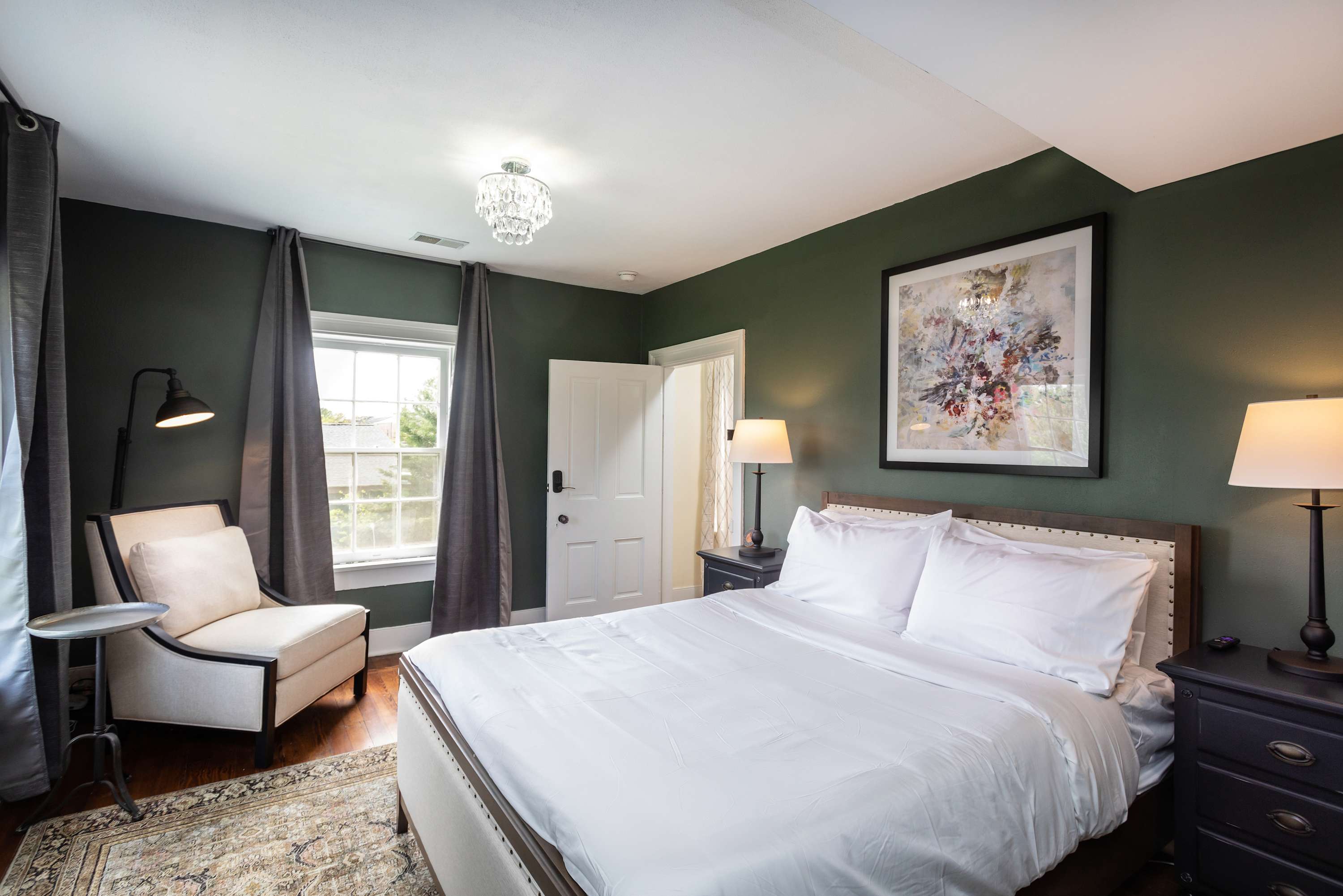 1BR suite w/ porch & mountain views