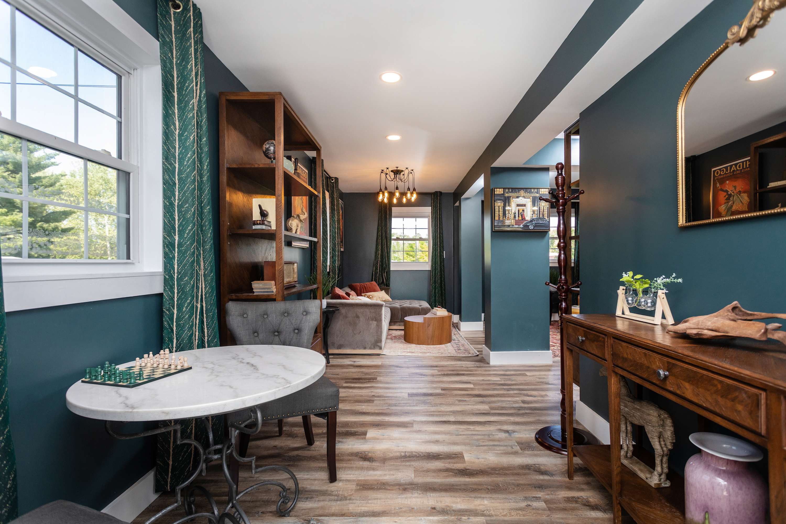 1BR suite w/ porch & mountain views