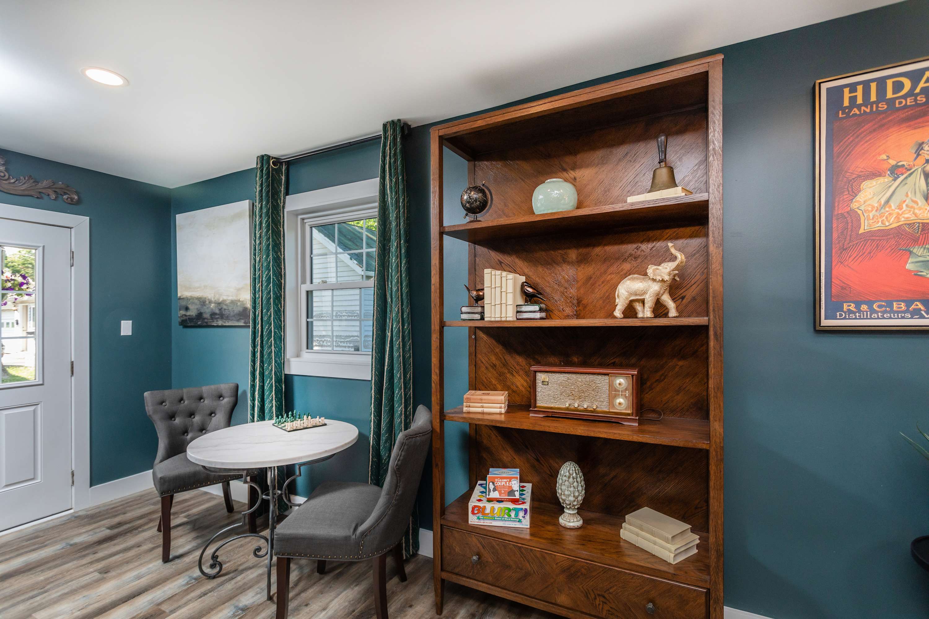 1BR suite w/ porch & mountain views
