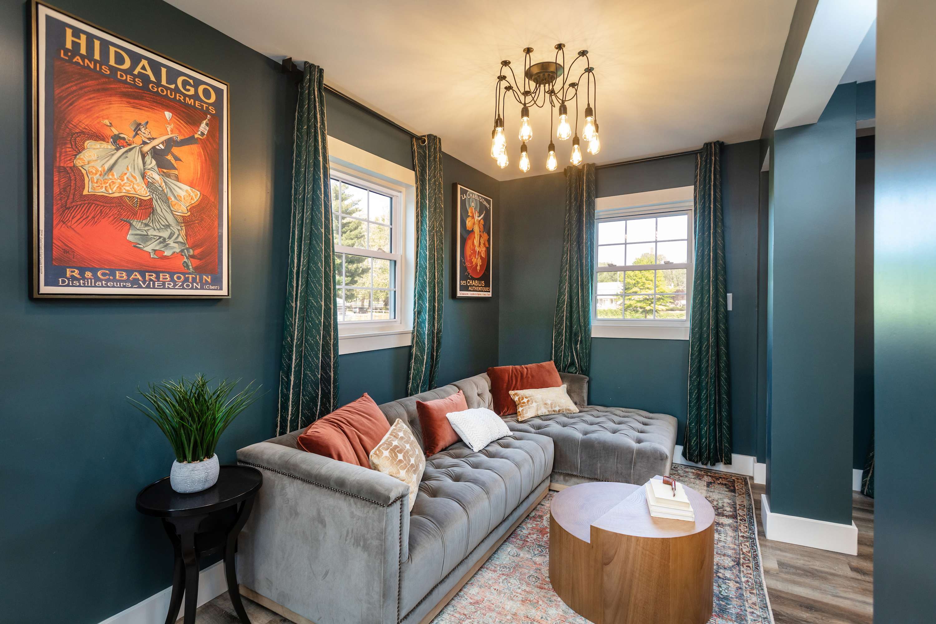 1BR suite w/ porch & mountain views