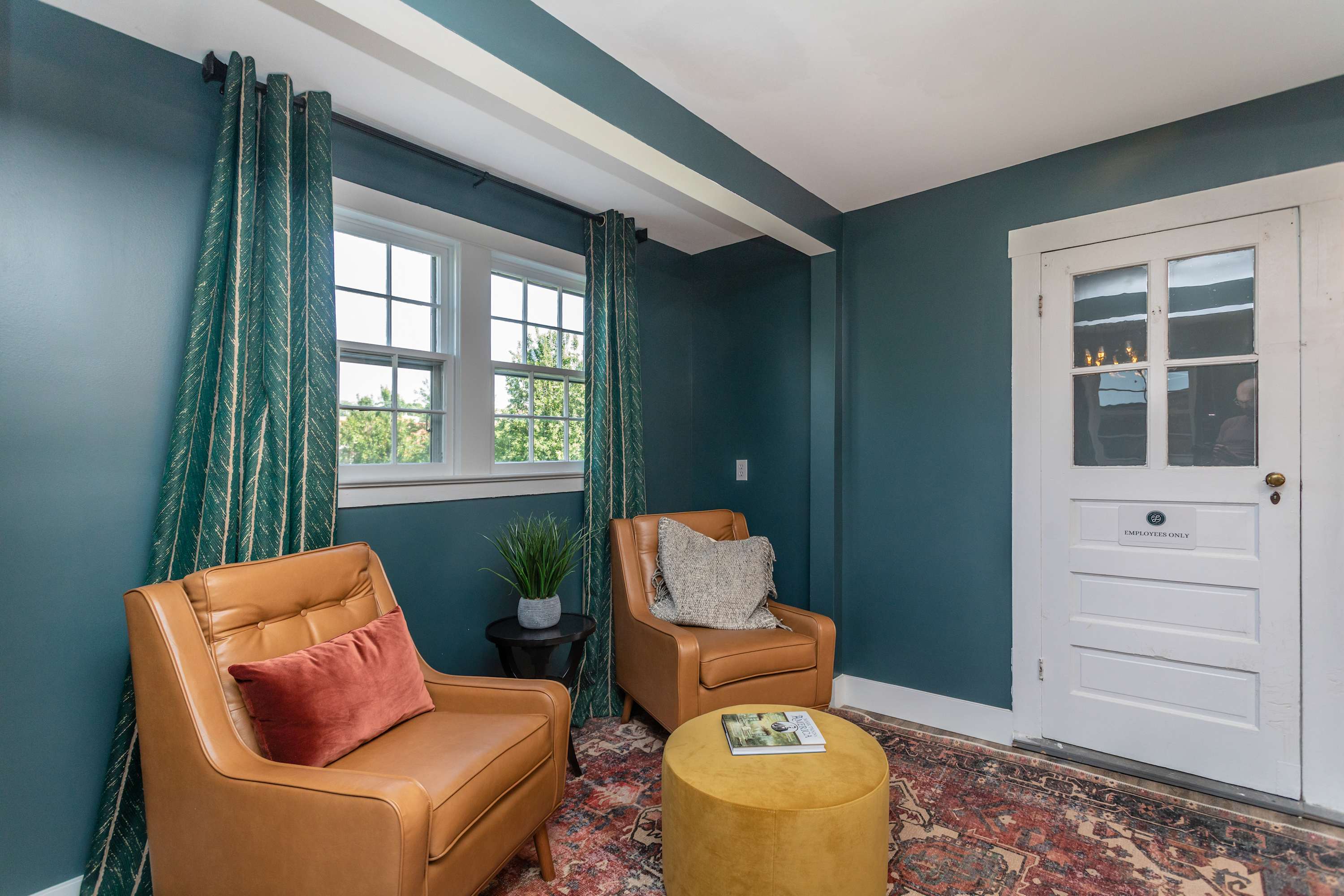 1BR suite w/ porch & mountain views