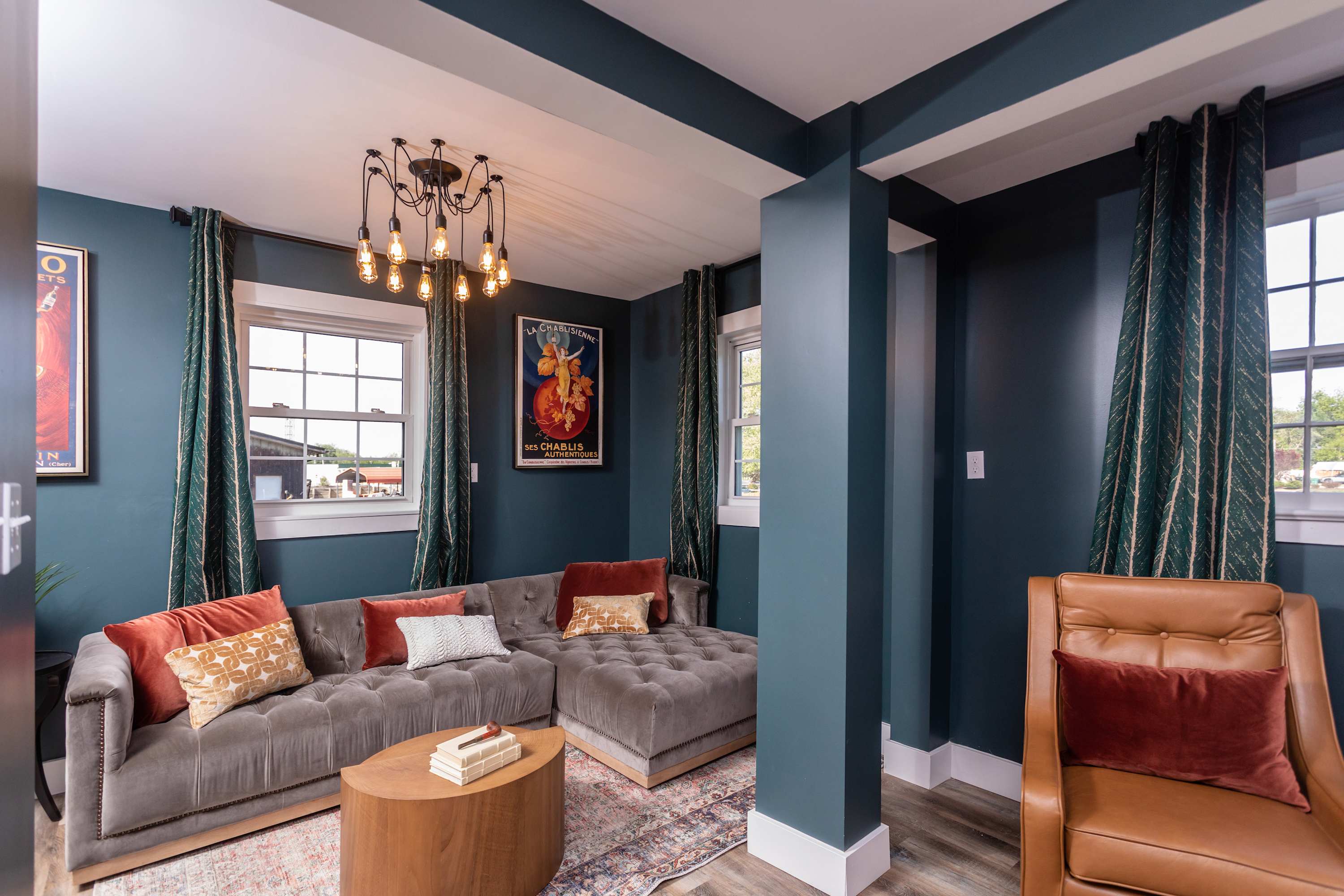 1BR suite w/ porch & mountain views