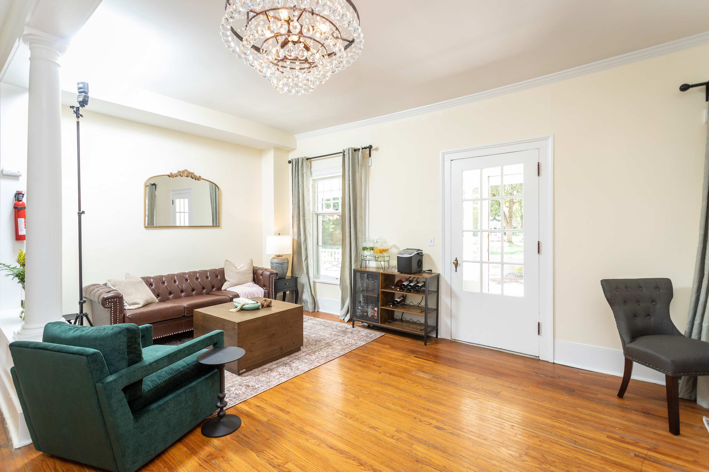 1BR suite w/ porch & mountain views