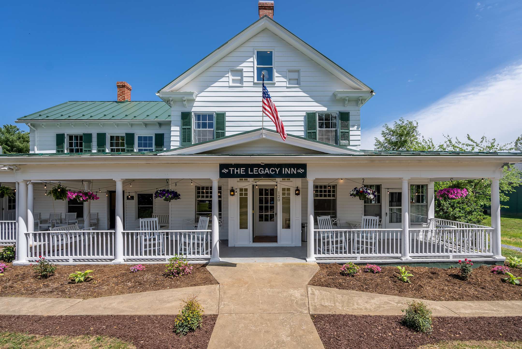 1BR suite w/ porch & mountain views