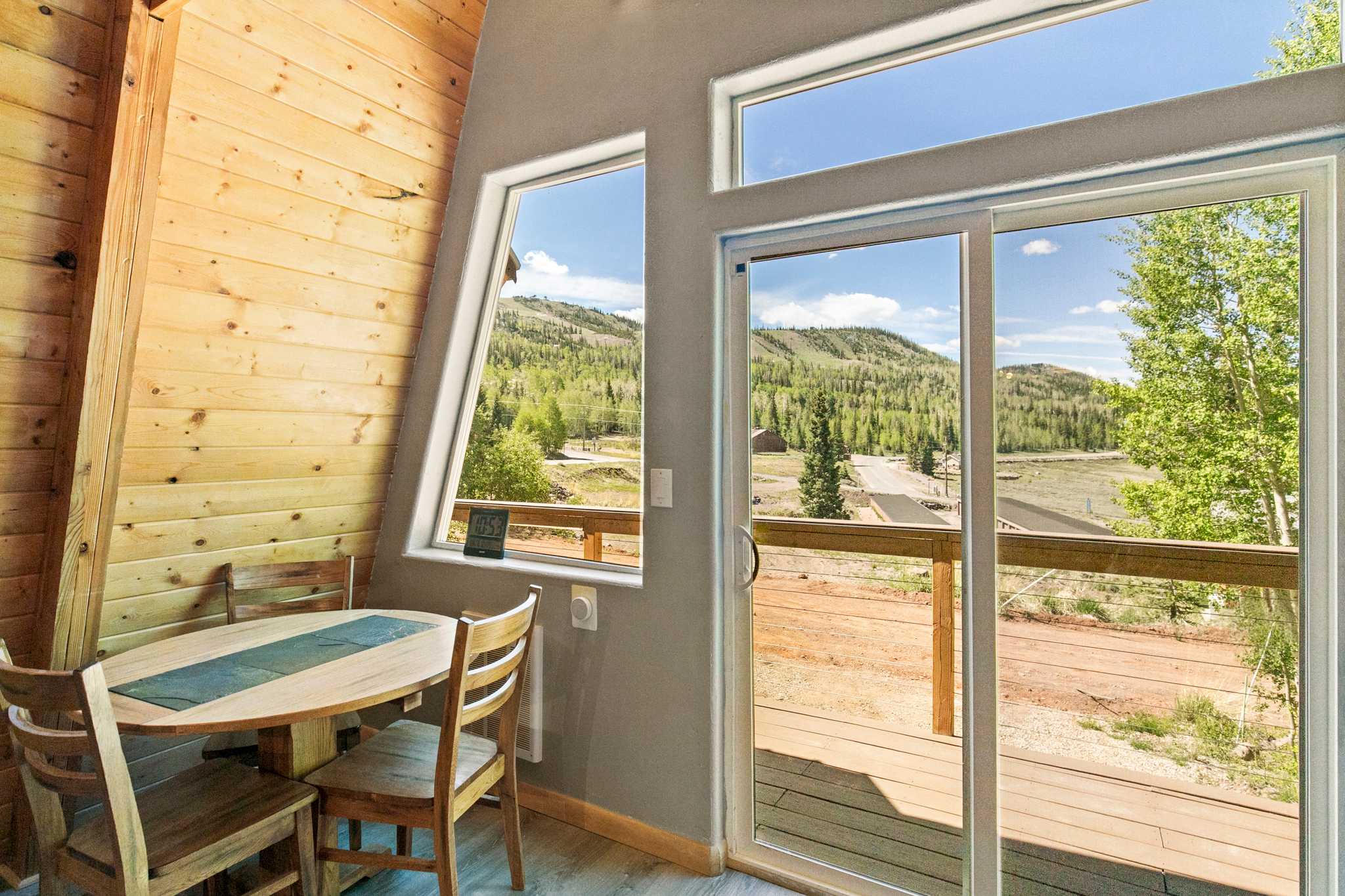 Ski-Lee Retreat | Ski • Hike • Explore | Sleeps 10 4